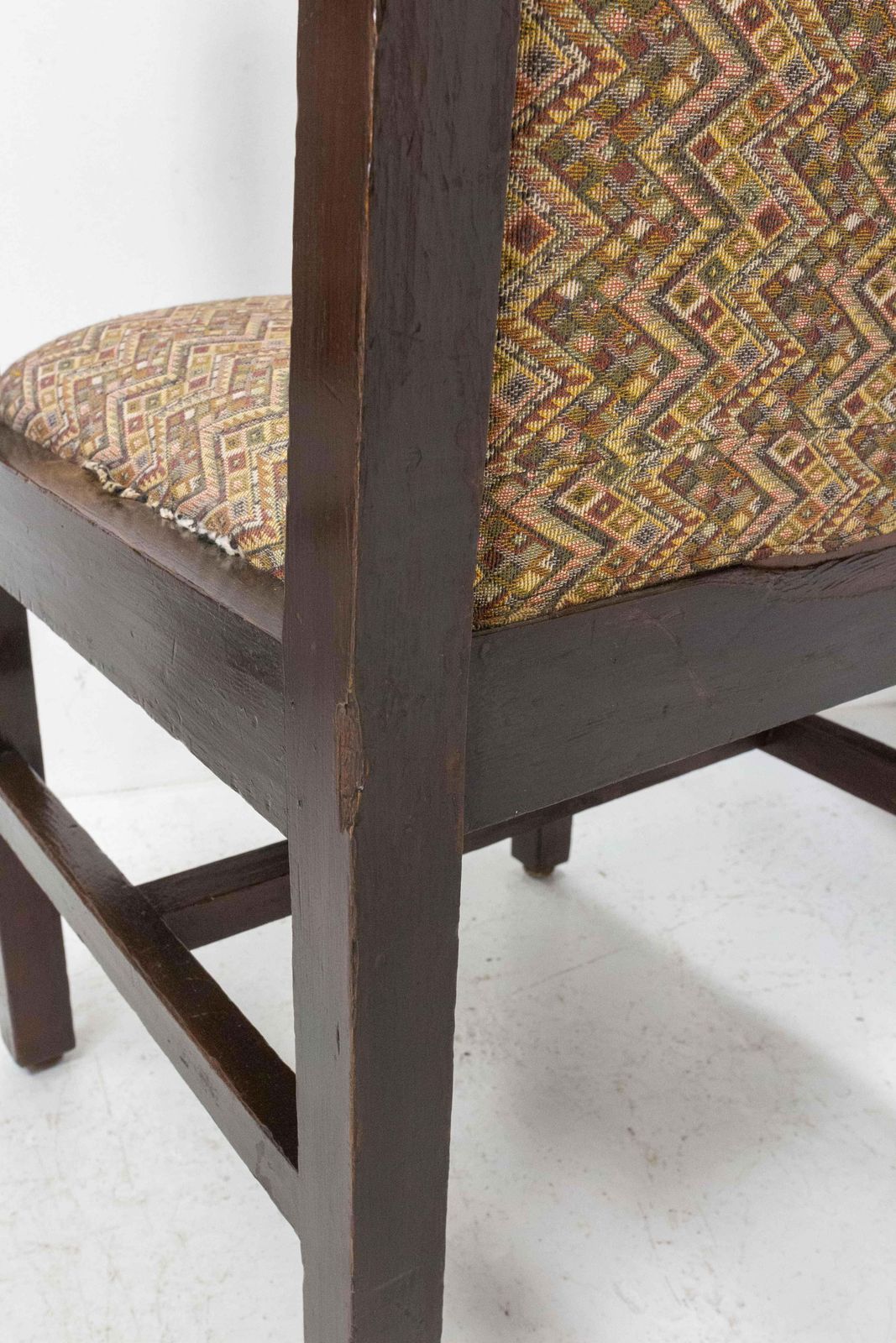 Mobilier Quatre fauteuils marocains Art déco en pin sculpté, vers 1930 photo