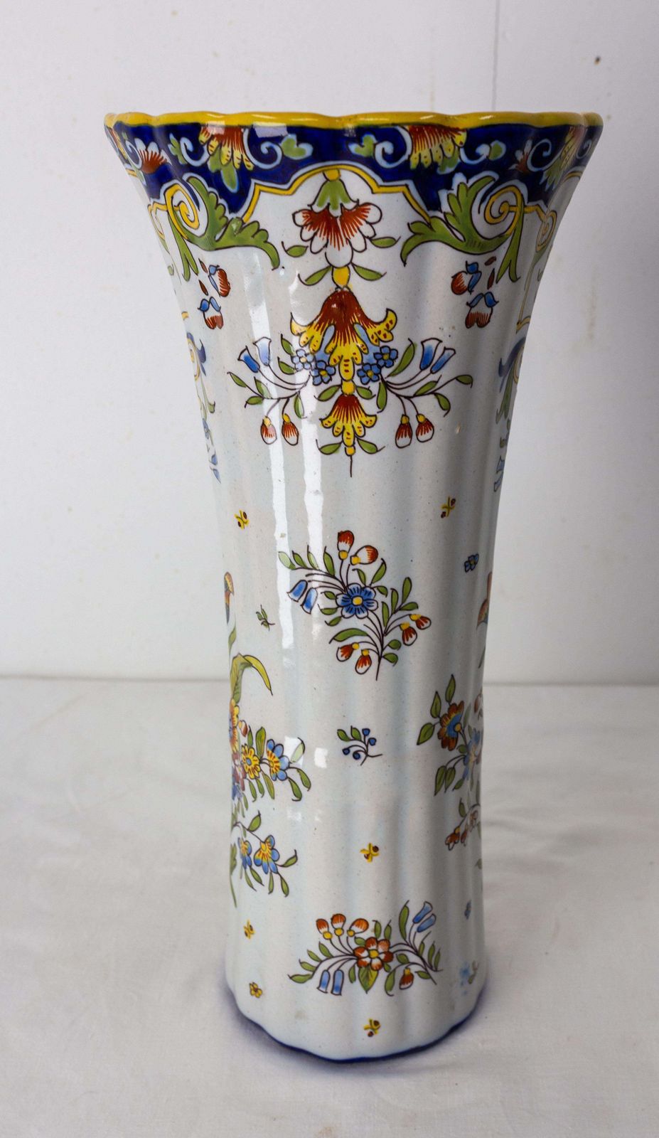 Vase en faïence Vieux Rouen à décors végétaux Art Nouveau, vers 1900 photo for sale