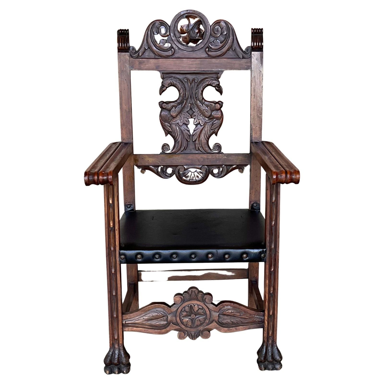 Fauteuil d'époque XIXe siècle en noyer sculpté, pieds tournés et griffes sculptées