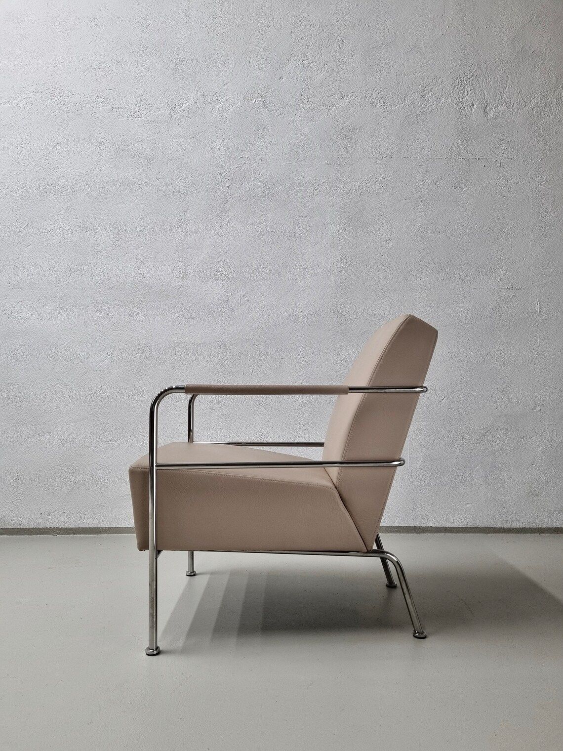 photo for sale 2 Leather Chrome Lounge Chairs | Cinema | Gunilla Allard | Lammhults | Sweden | 1990s