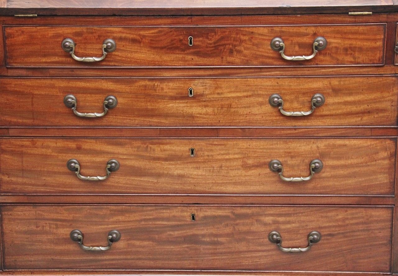 photo vinterior 18th Century Mahogany Bureau, 1700s