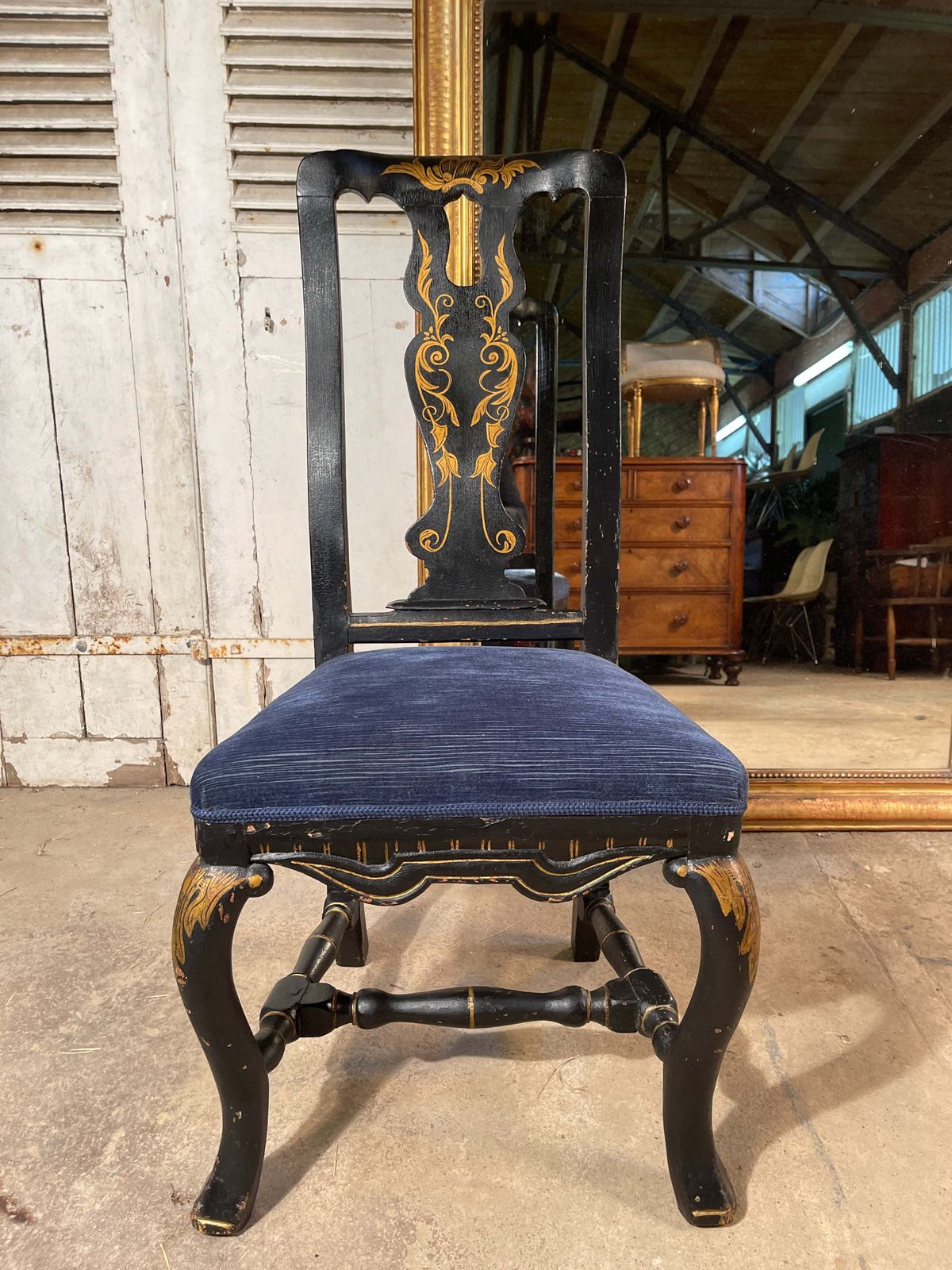 photo vinterior Rare Early Antique Queen Anne Jappened Side Chair Circa 1710