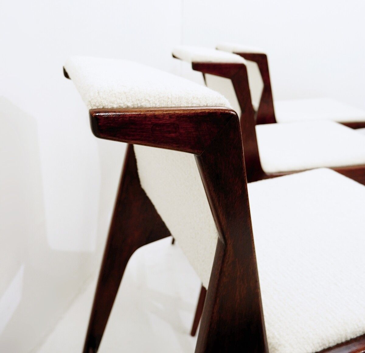 Set Of 4 Mid Century Modern Italian Chairs photo vinterior