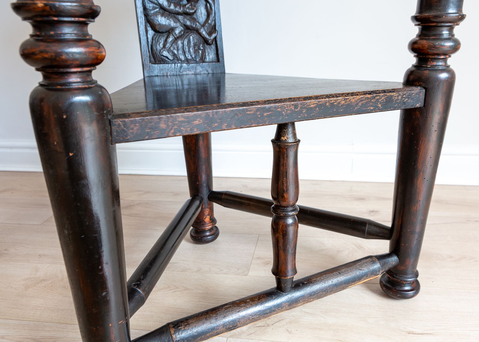 photo vinterior Unique 18th Century Tall Back Carved Turner’s Chair Lacquered Statement Throne Chair