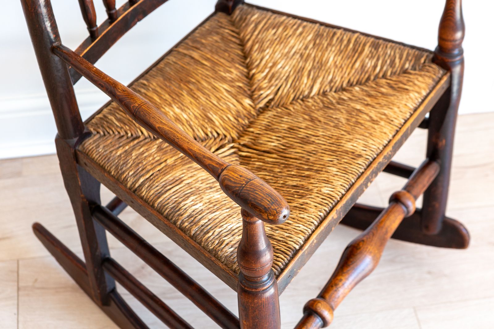 photo furniture Georgian Rocking Chair 18th Century English Antiqu.E Lancashire Armchai.R Spindle Back Rush Seat Ash Elm Country Farmhouse Rusti.C