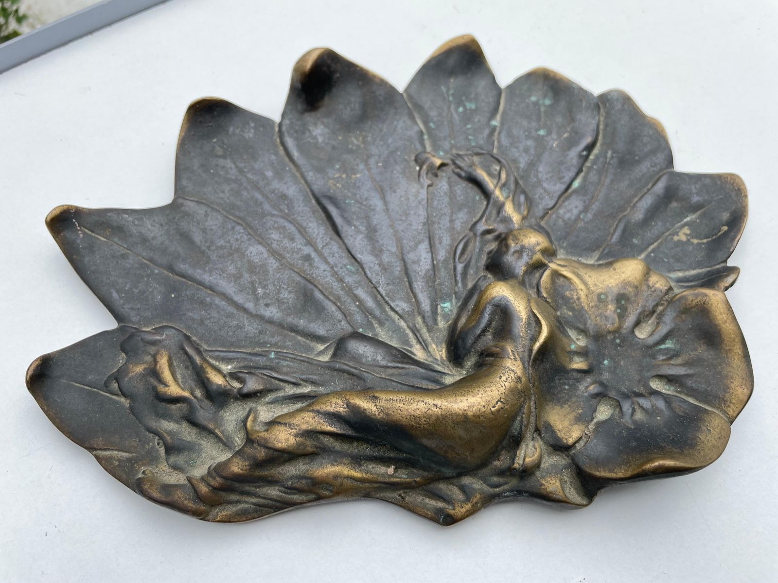 Vide Poche, Art Nouveau Period, In Bronze With Gold And Black Patina photo furniture
