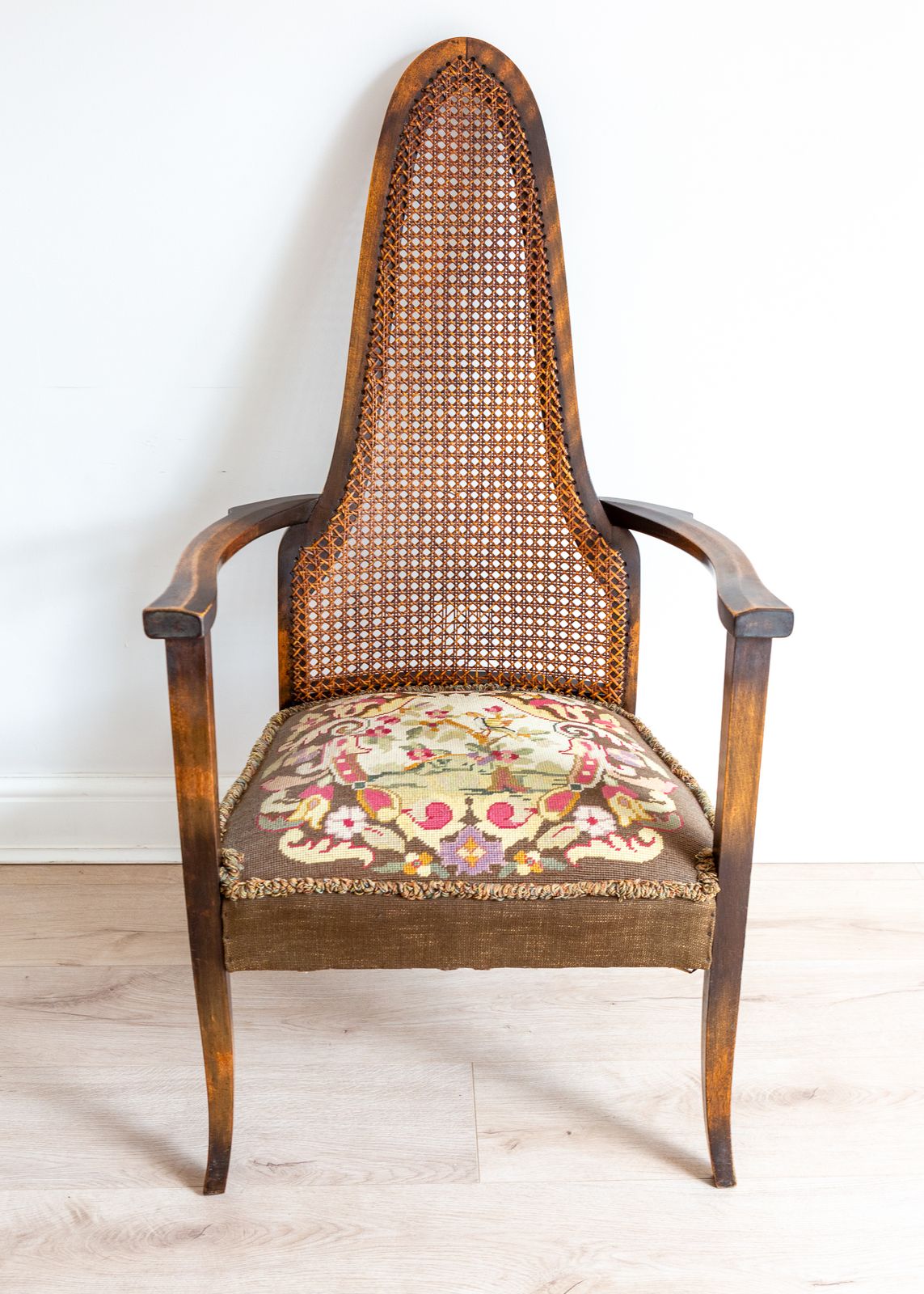 photo vinterior George Walton Arts & Crafts Glasgow School Art Nouveau Antique Fireside Armchair