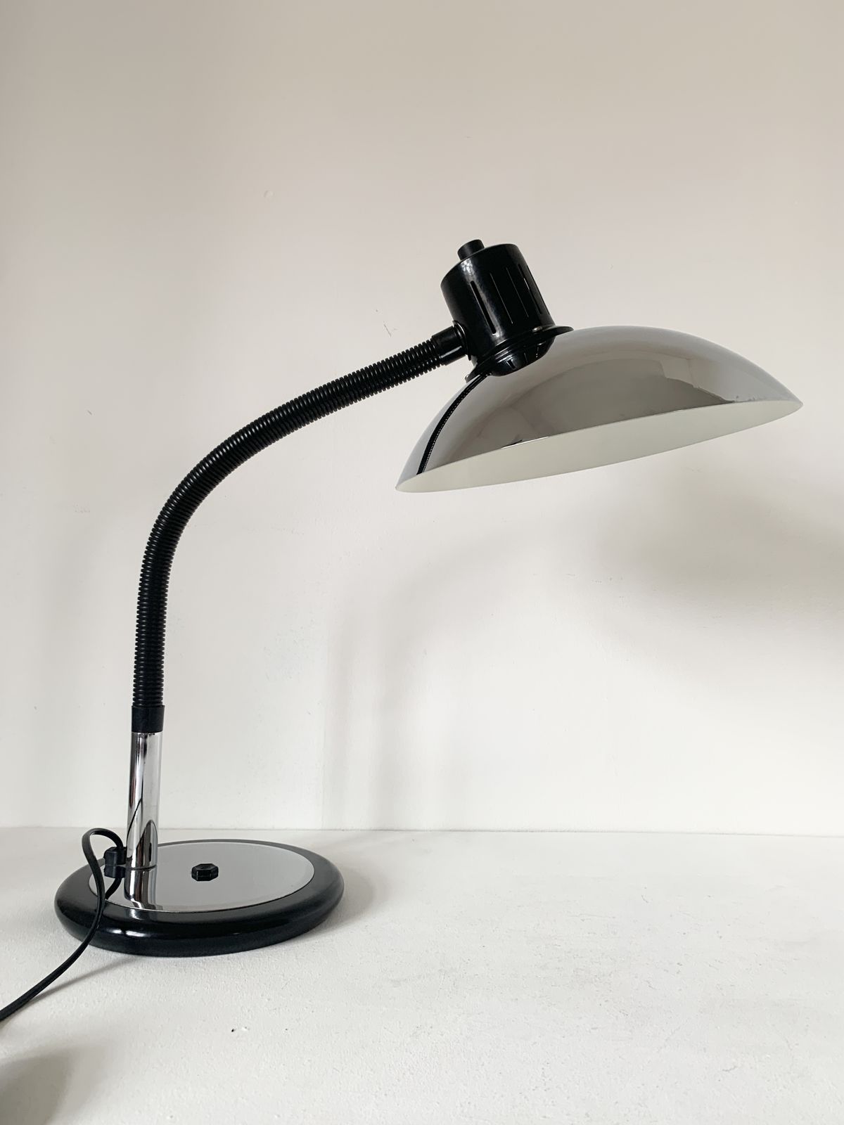 Vintage Mid Century Post Modern Ufo Saucer Black & Chrome Desk Lamp