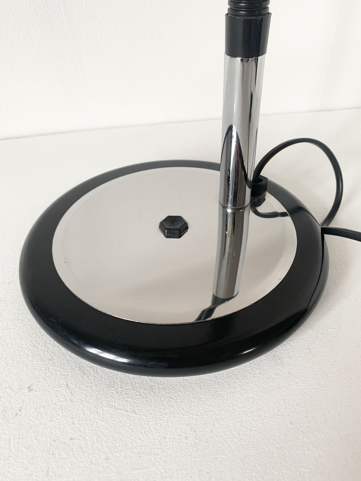 Vintage Mid Century Post Modern Ufo Saucer Black & Chrome Desk Lamp photo vinterior