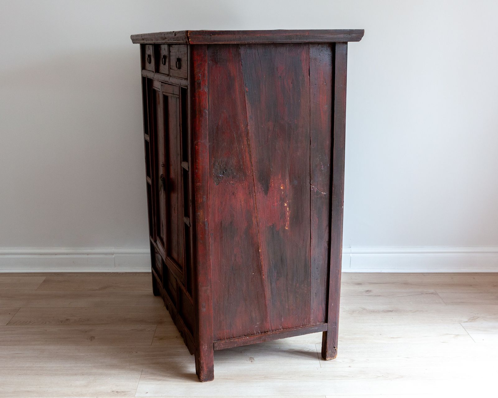 photo vinterior Rare Late 18th Century Chinese Red Lacquered Panelled Shanxi Wedding Cabinet Oriental
