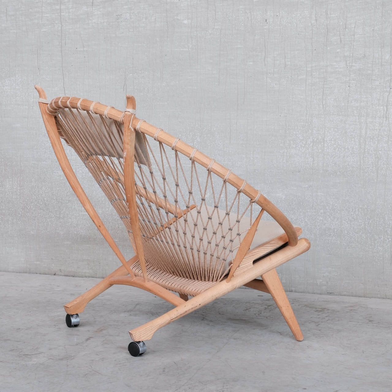 5960.0 Hans J Wegner Danish Mid Century Circle Chair photo
