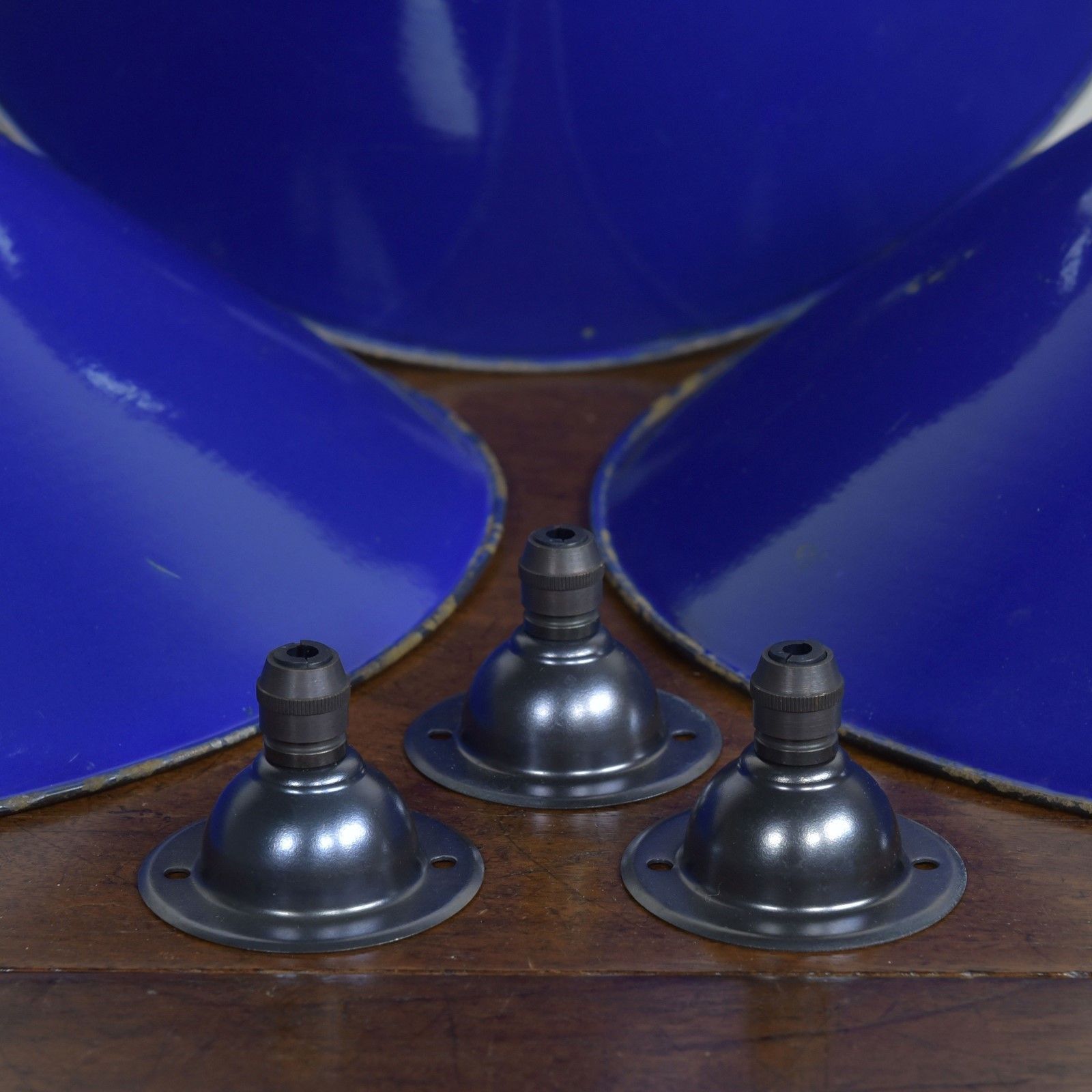 photo furniture Large Enamelled Coolie Shades 2