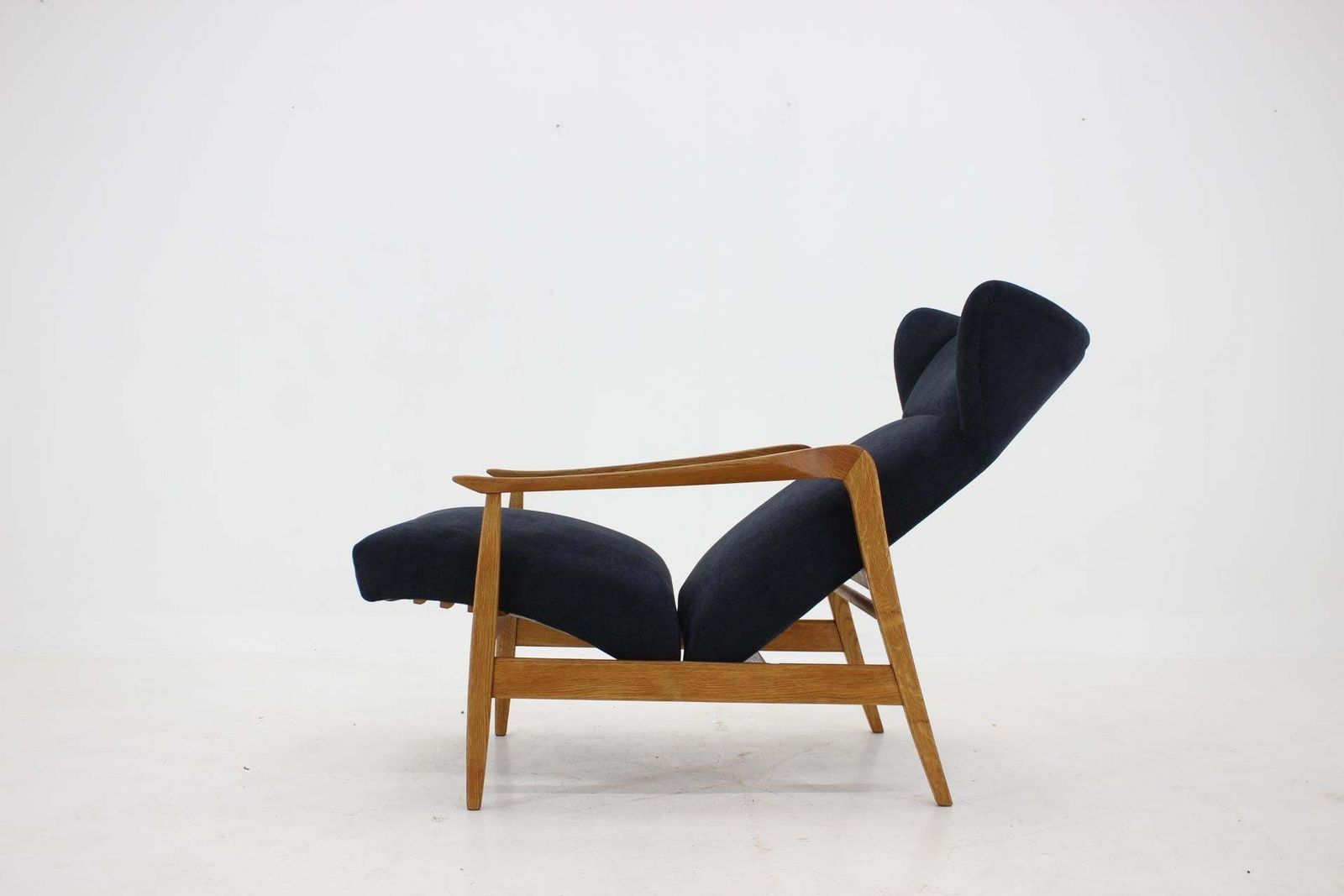 1960s Oak Reclining Wing Chair, Czechoslovakia photo vinterior