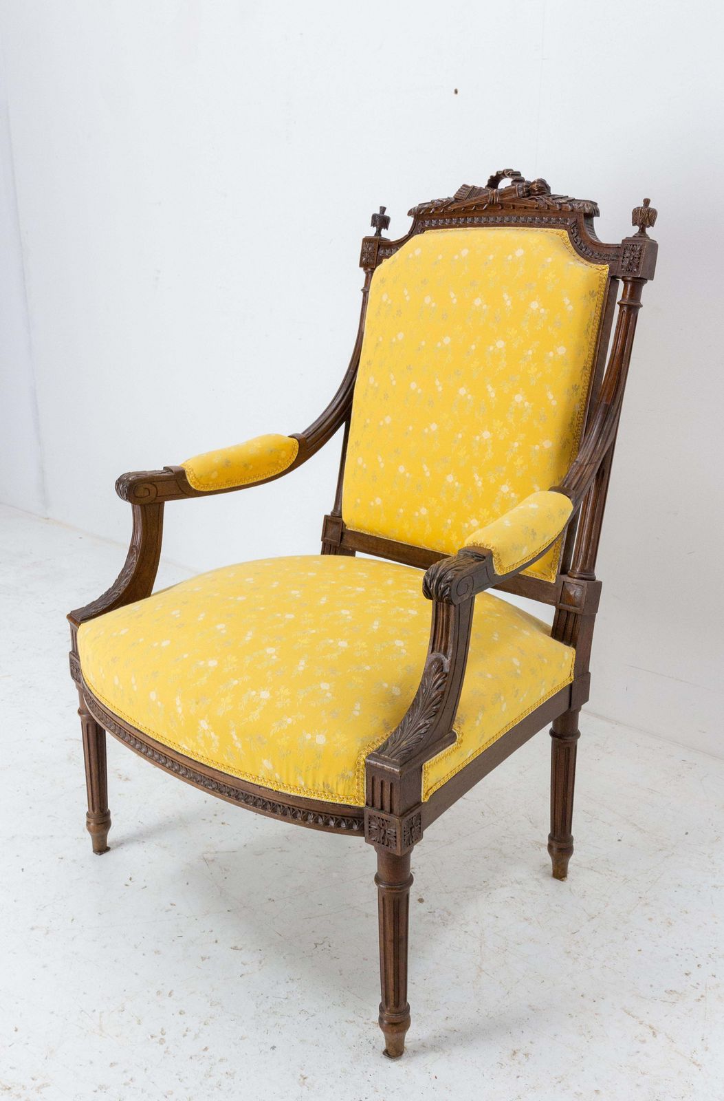 Fauteuil Louis XVI en noyer, style revival, France, fin du XIXe siècle, à retapisser photo for sale