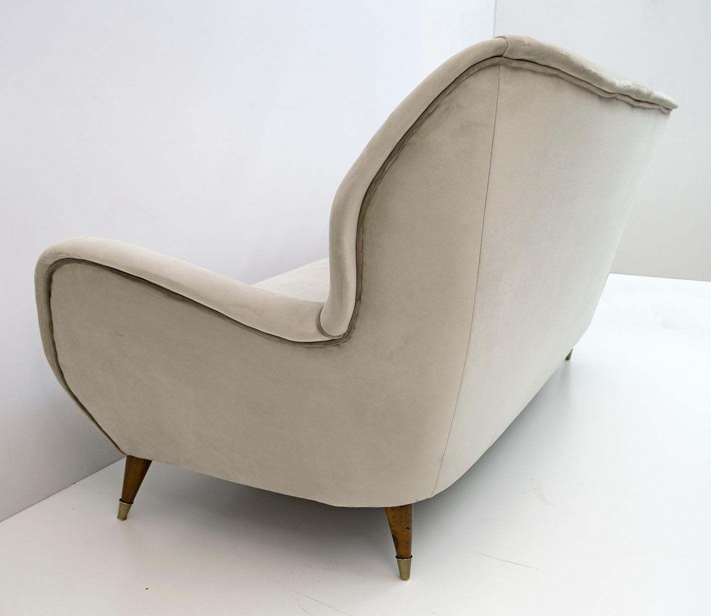 photo furniture Gio Ponti Mid Century Modern Velvet Sofa For Isa, 1950s