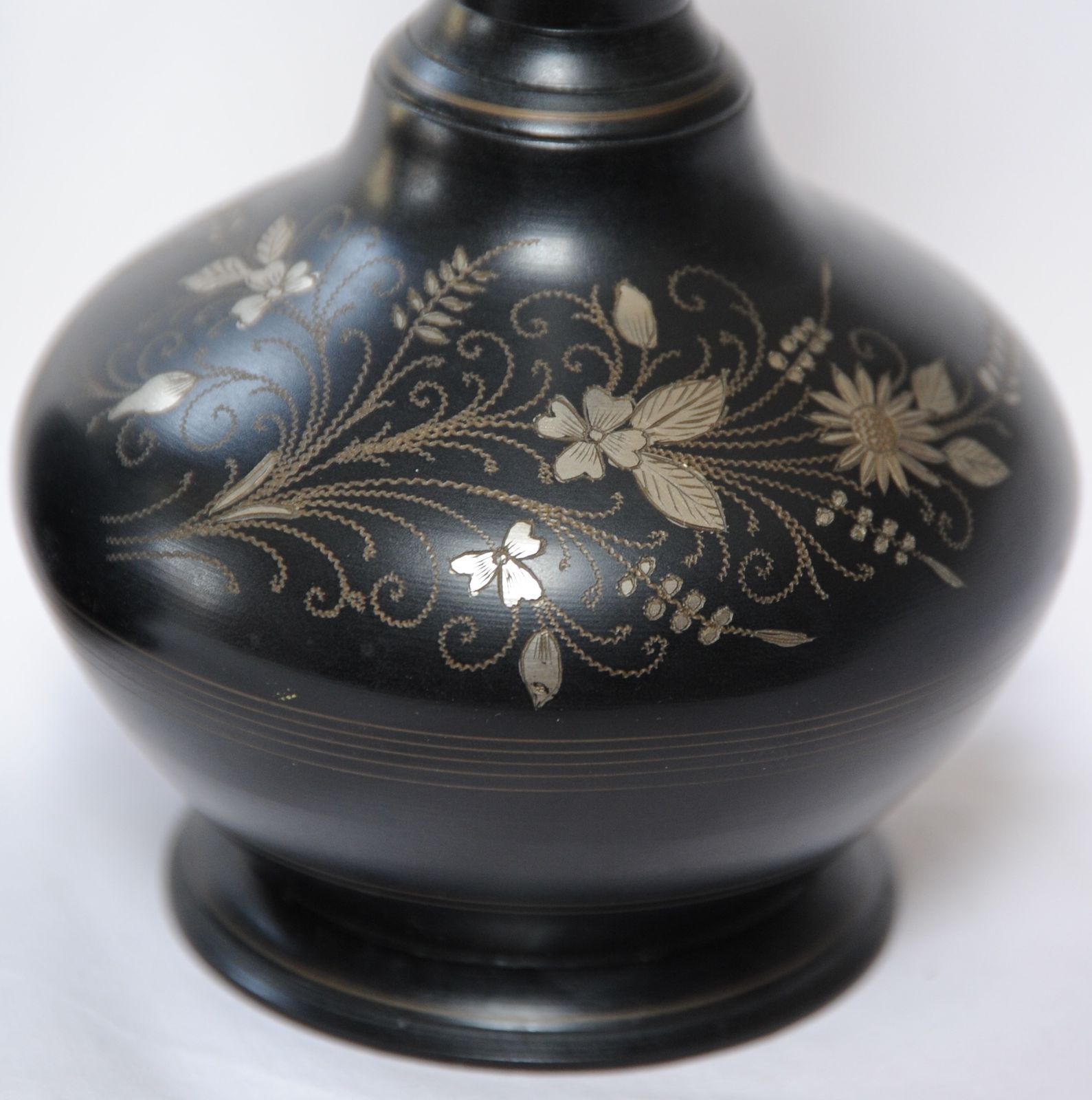 photo furniture Vintage Pair Of Anglo Indian Bidriware Metal Vases With Silver Inlay