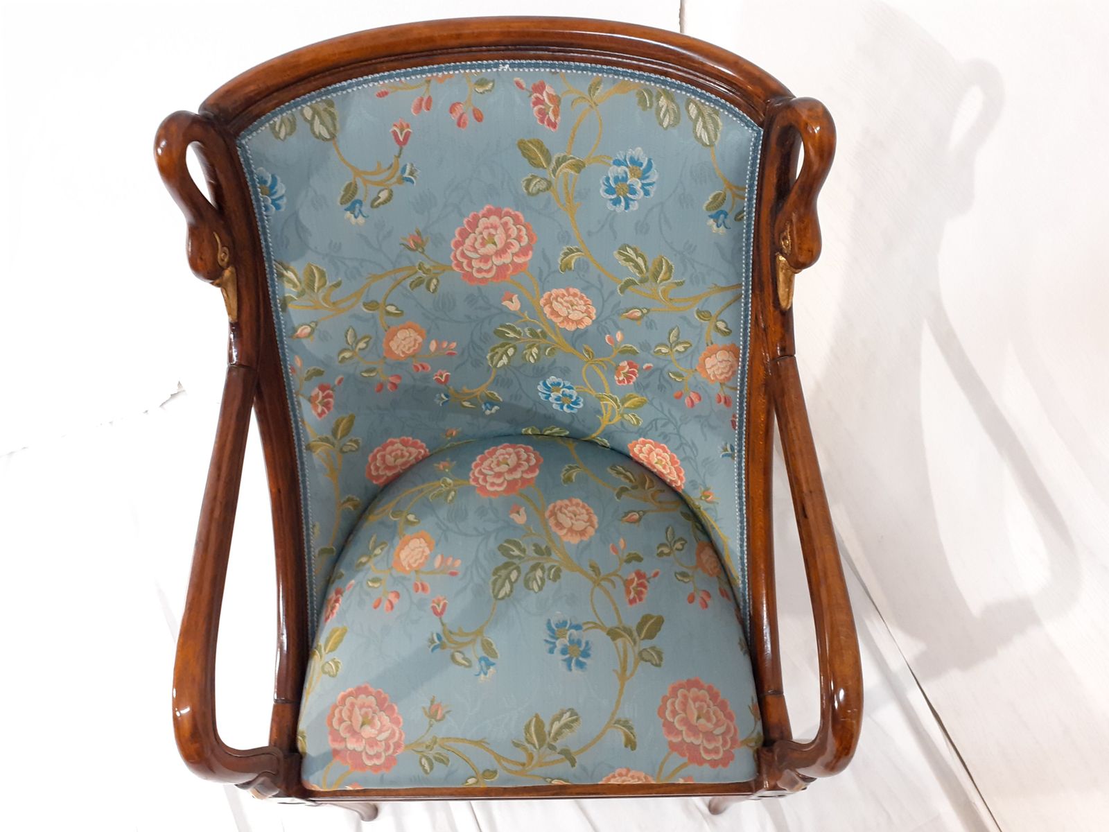 photo furniture Beech Armchair With Hand Carved Swan