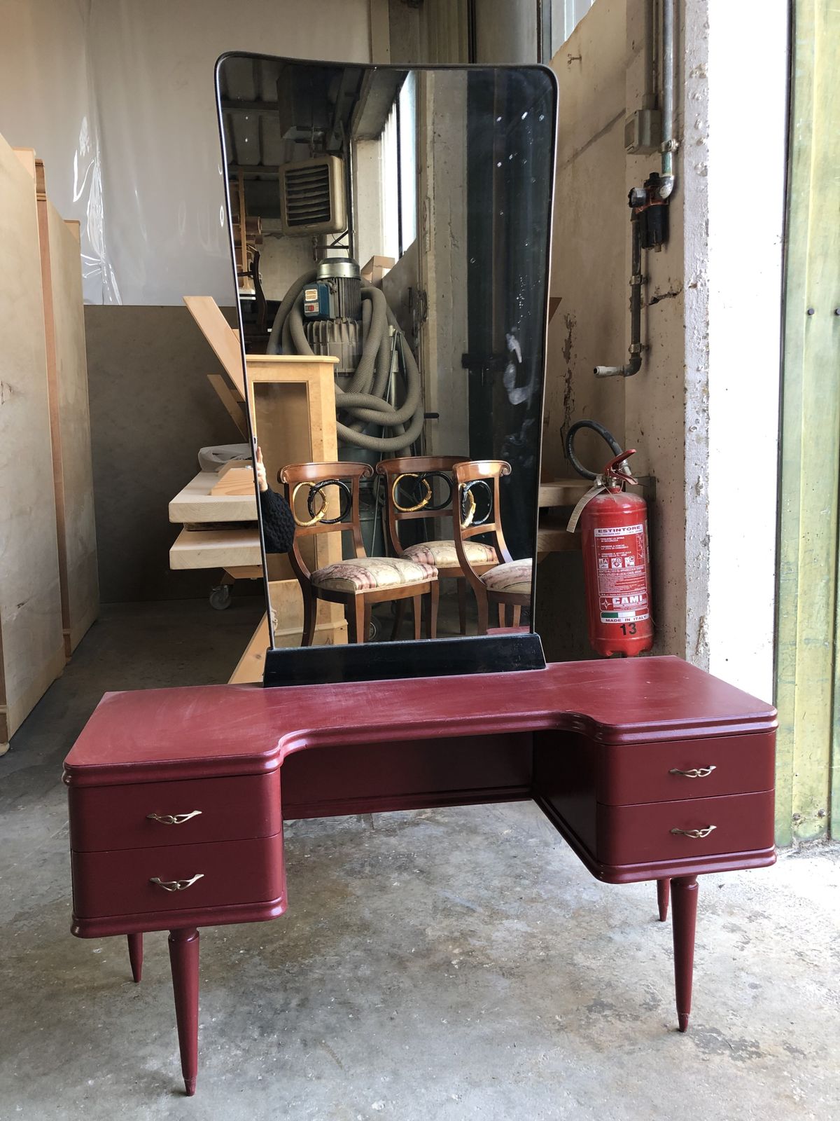 Bordeaux Consolle With 50s Mirror photo furniture