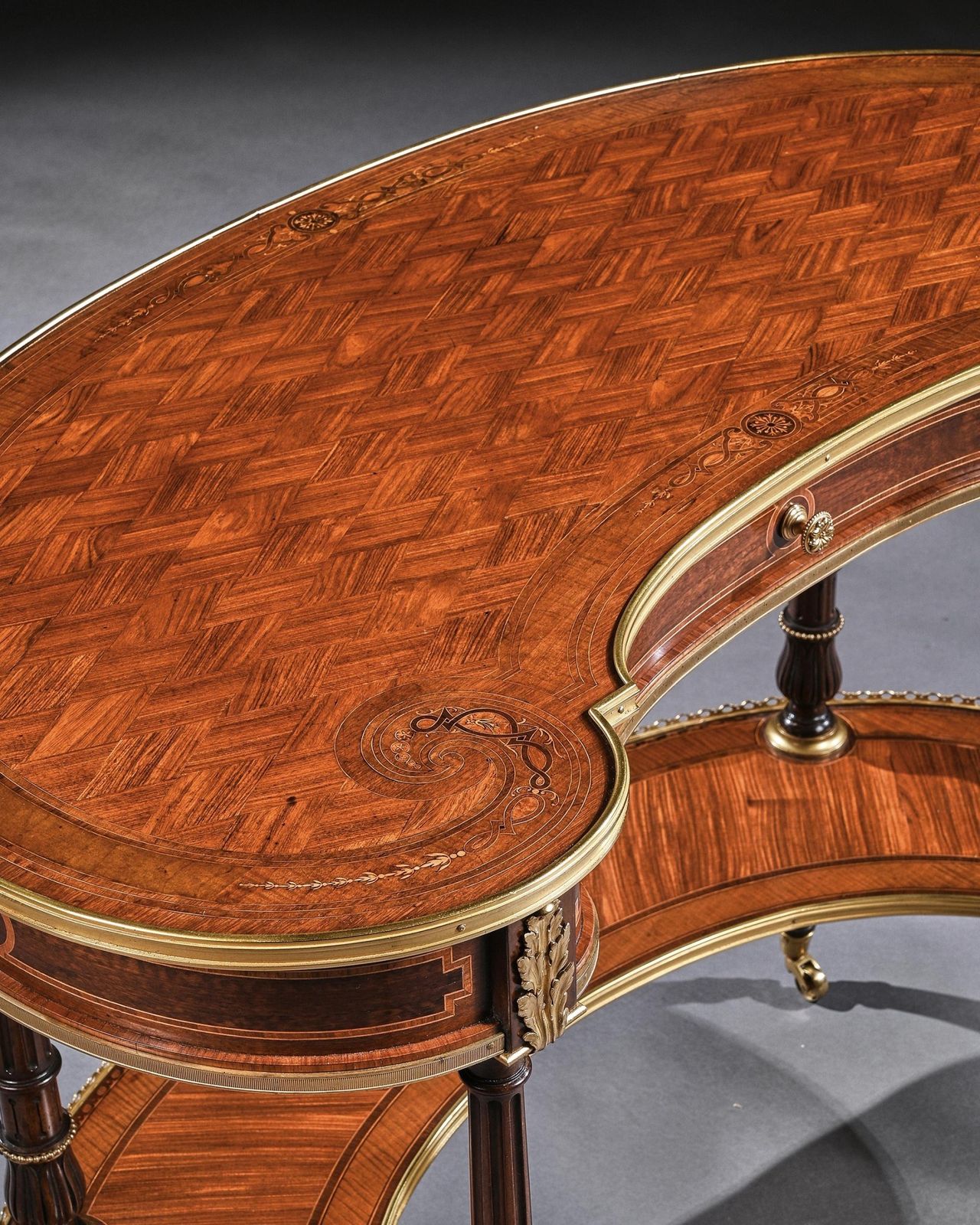 Fine 19th Century Gillows Parquetry And Gilt Bronze Kidney Shaped Table photo vinterior
