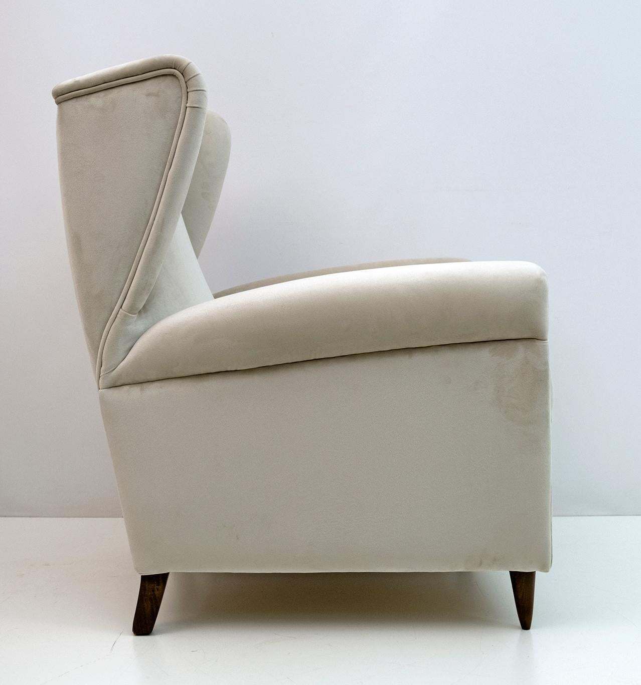 Pair Of Gio Ponti Mid Century Modern Italian Velvet Armchairs 1950s photo vinterior