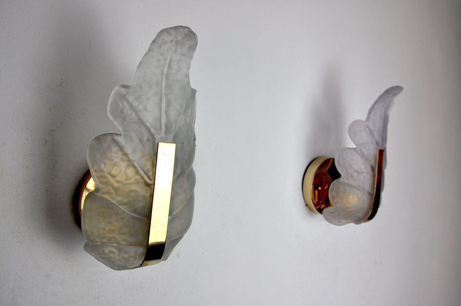 Pair Of "Leaf" Sconces By Carl Fagerlund, Mauve Murano Glass, Germany, 1970 photo Lighting