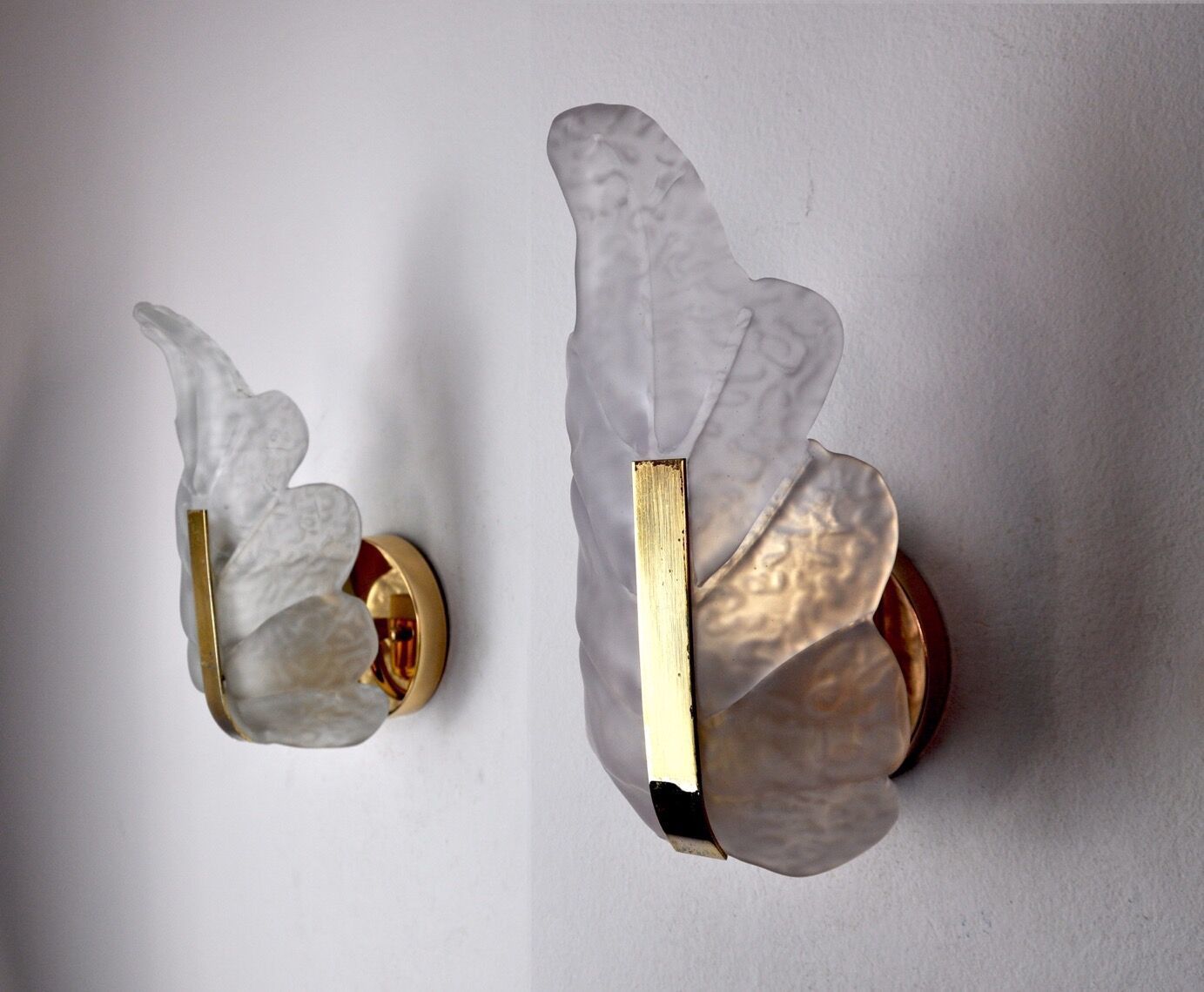 photo furniture Pair Of "Leaf" Sconces By Carl Fagerlund, Mauve Murano Glass, Germany, 1970