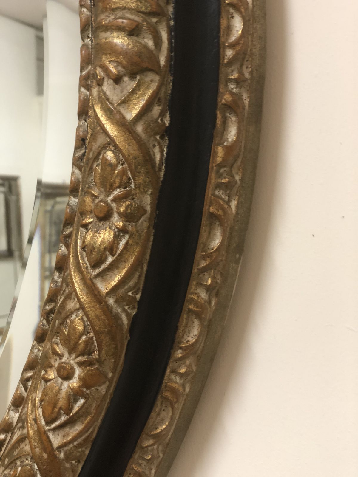 Oval Mirror With Hand Carved Floral Motifs And Decorated photo 4960.0