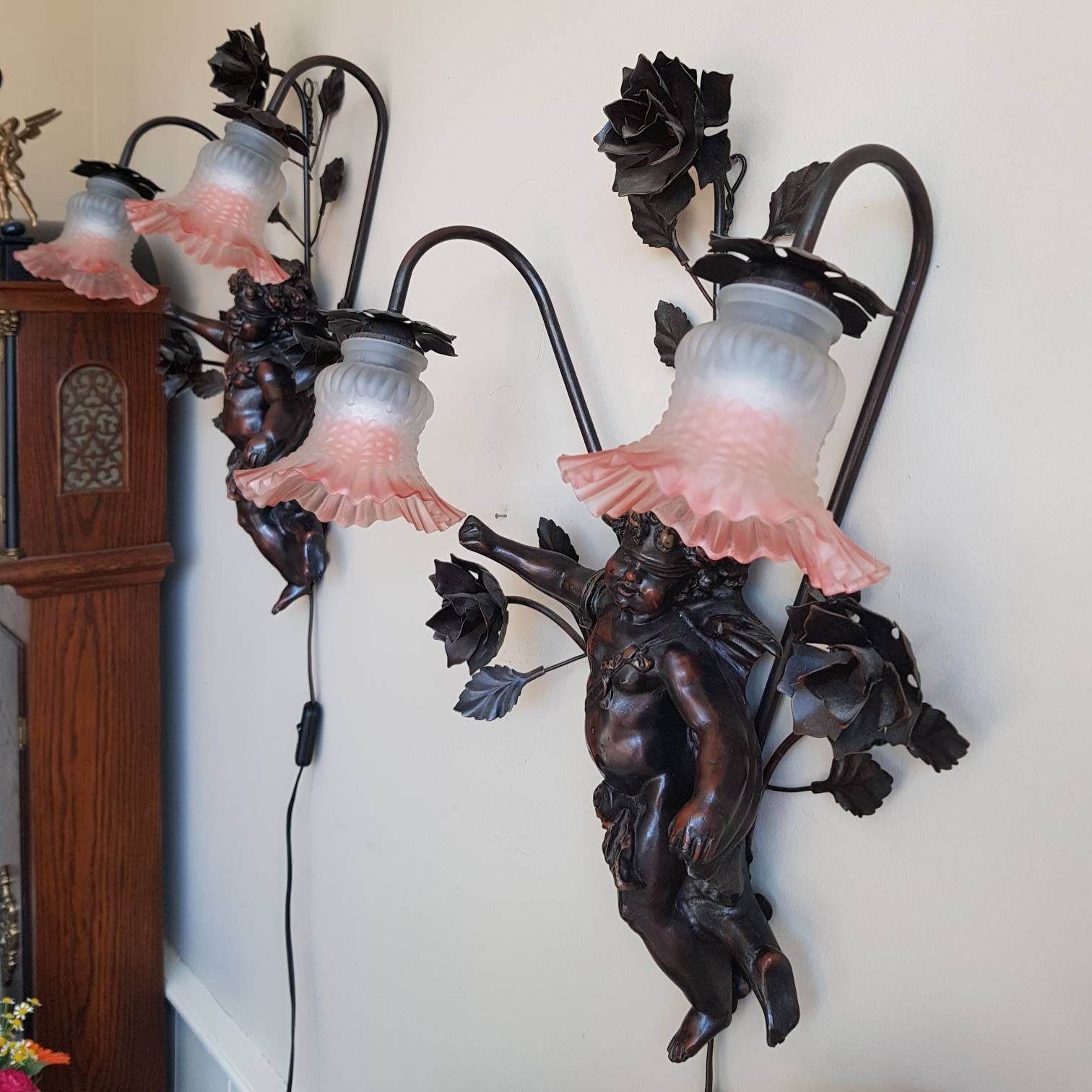 Wandlampen Met Cherubijnen, Engelenwandlampen, Roze Lampenkappen, Barokstijl photo furniture