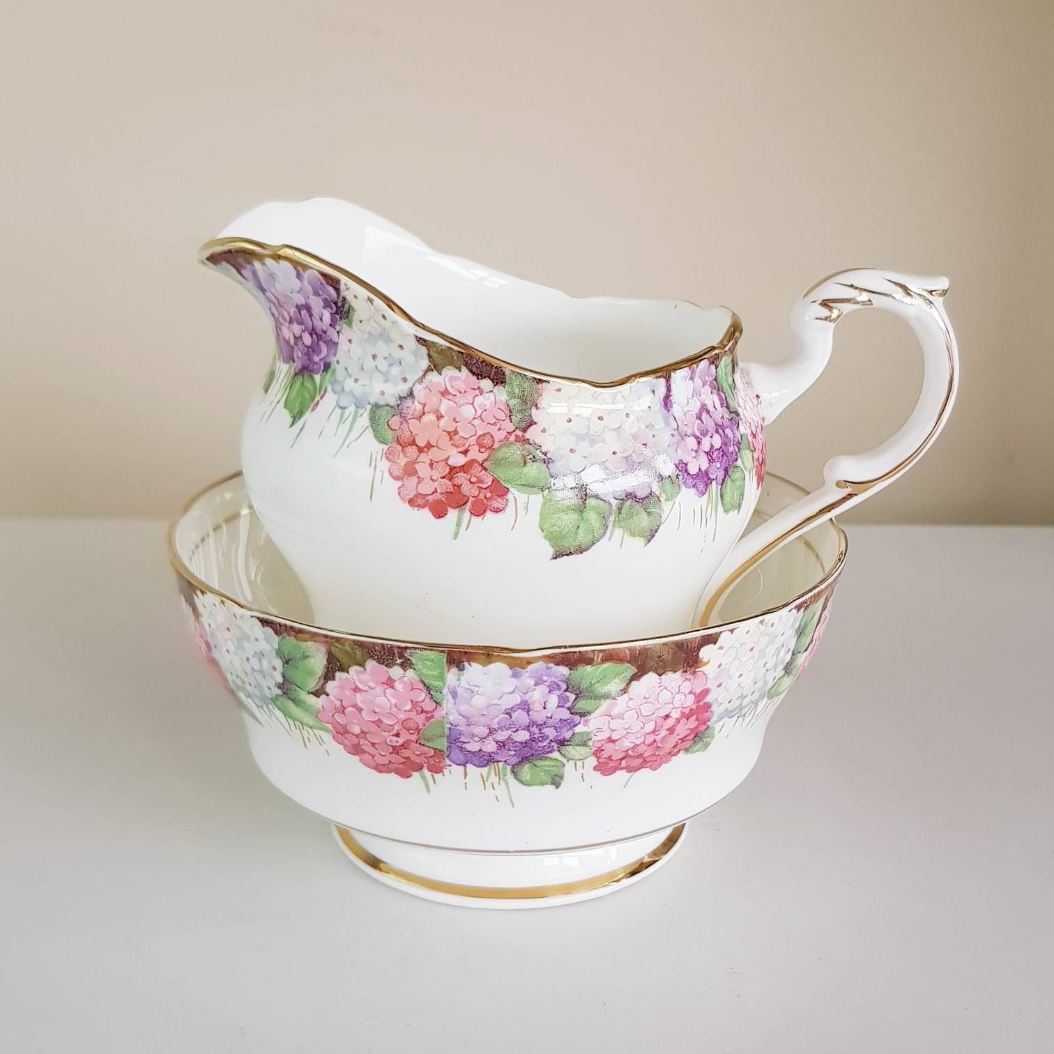 Paragon Hydrangea Set, Fijn Beenderporselein, Made In England photo furniture