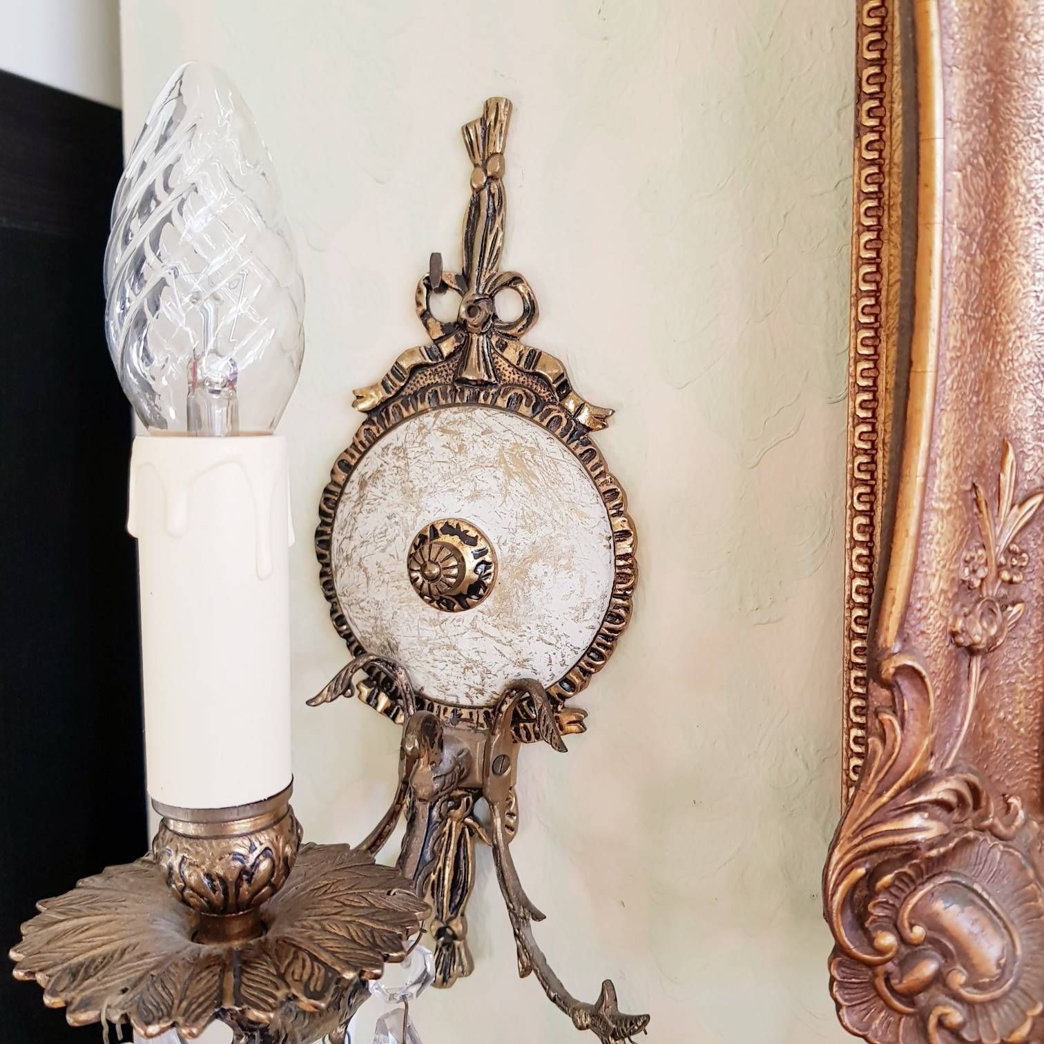 Vintage Wandlampen, Set Van Twee, Met Kristallen Druppels, Porseleinen Medaillons, Bronzen Linten photo 380.0