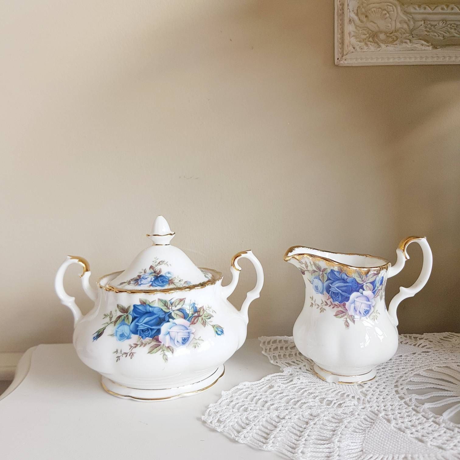 photo furniture Royal Albert 'Poinsettia' Suikerpot Met Deksel En Melkkannetje