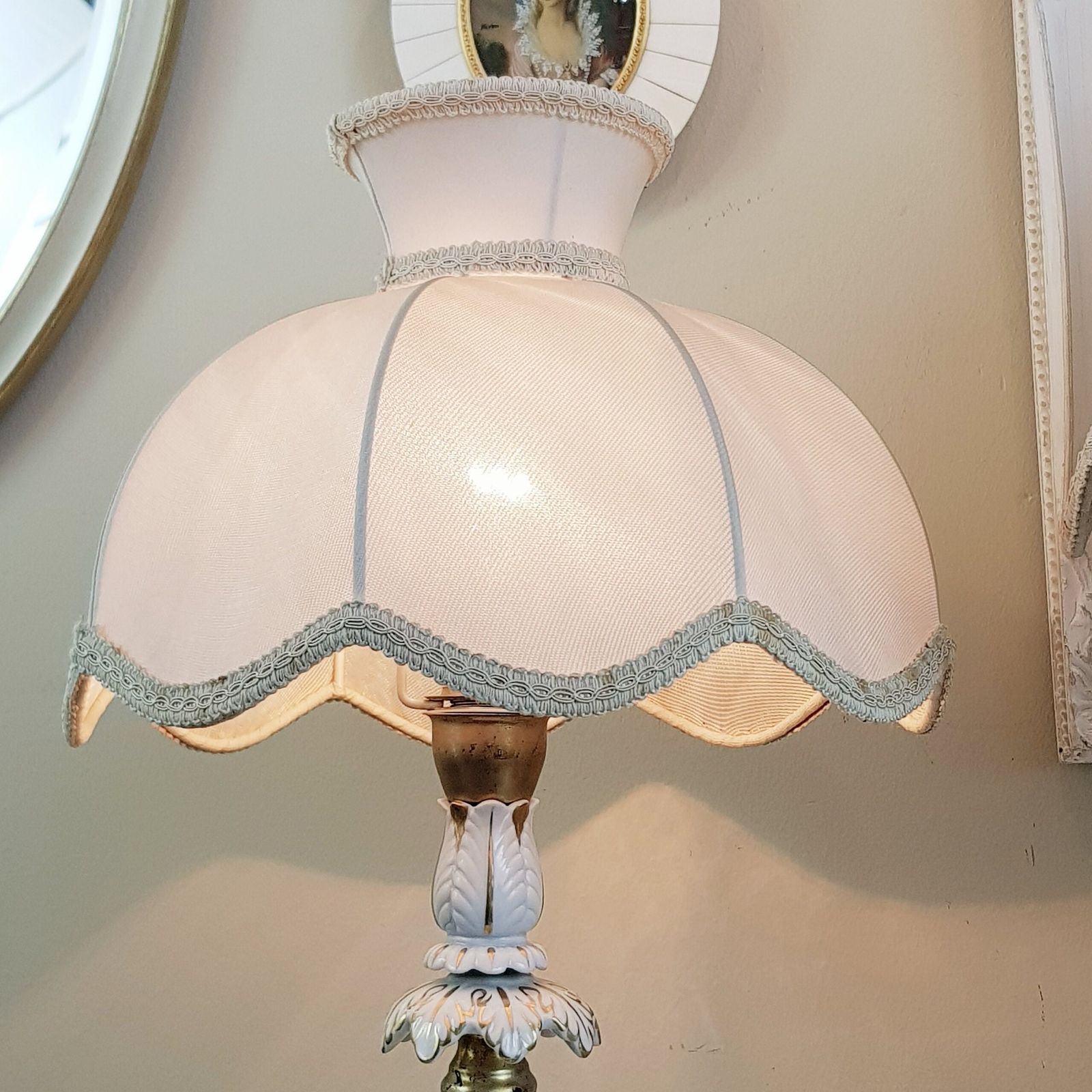 Fraai Paar Capodimonte Porseleinen Tafellampen Met Kleine Roze Rozen – Verlichting Voor Thuis, Nachtkastlampen photo vintage