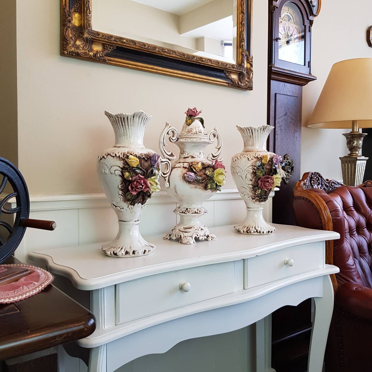 Vintage Trio Vazen – Handgeschilderd In Bassano Stijl – Grote Vazen – Mooi Woondecor – Videopresentatie photo furniture