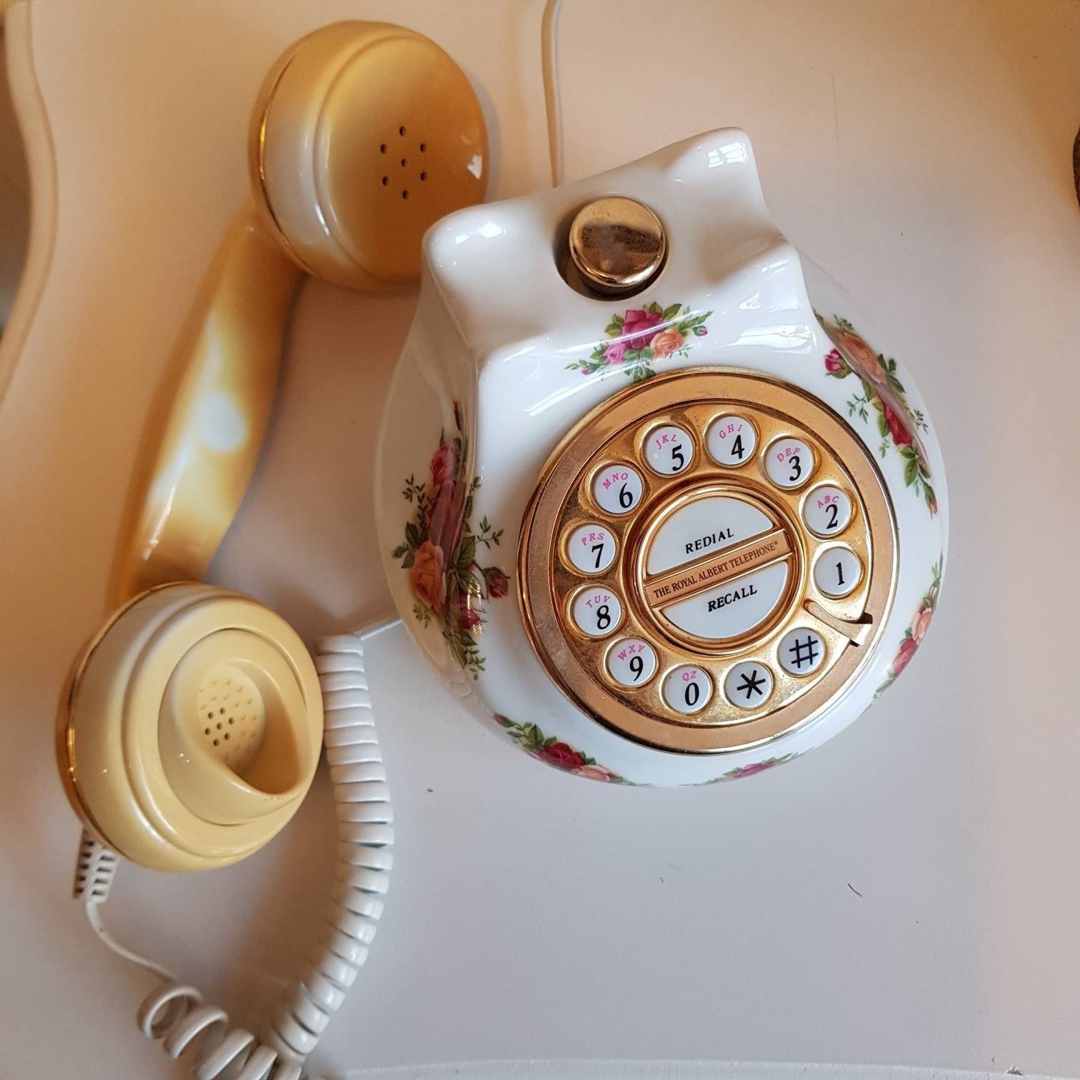 Royal Albert Porseleinen Telefoon Van Astral Ltd, Draaischijftelefoon. photo Woonaccessoires