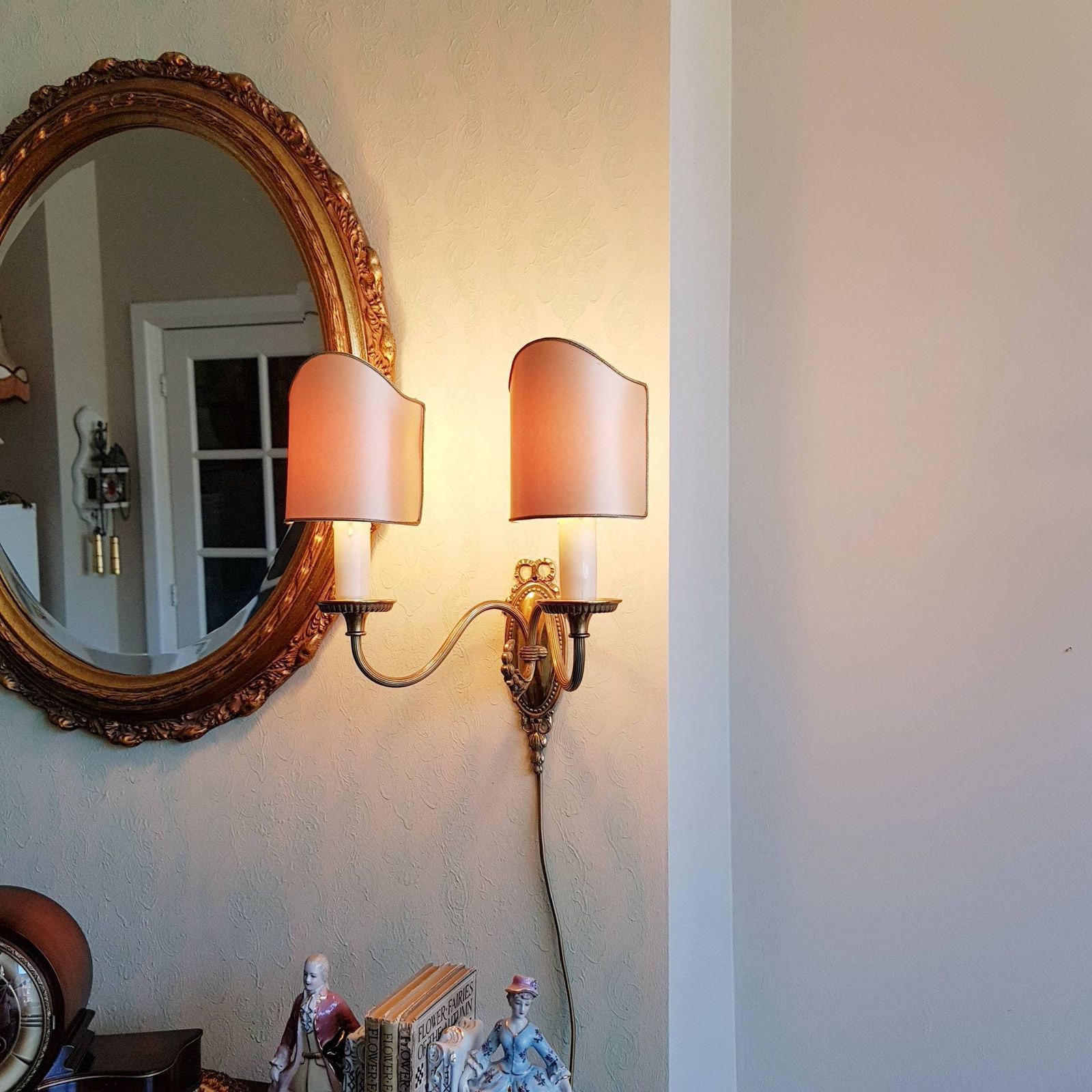 photo for sale Wandlamp Met 2 Armen, Brons Met Kappen, Strikmodel, 18e Eeuwse Stijl