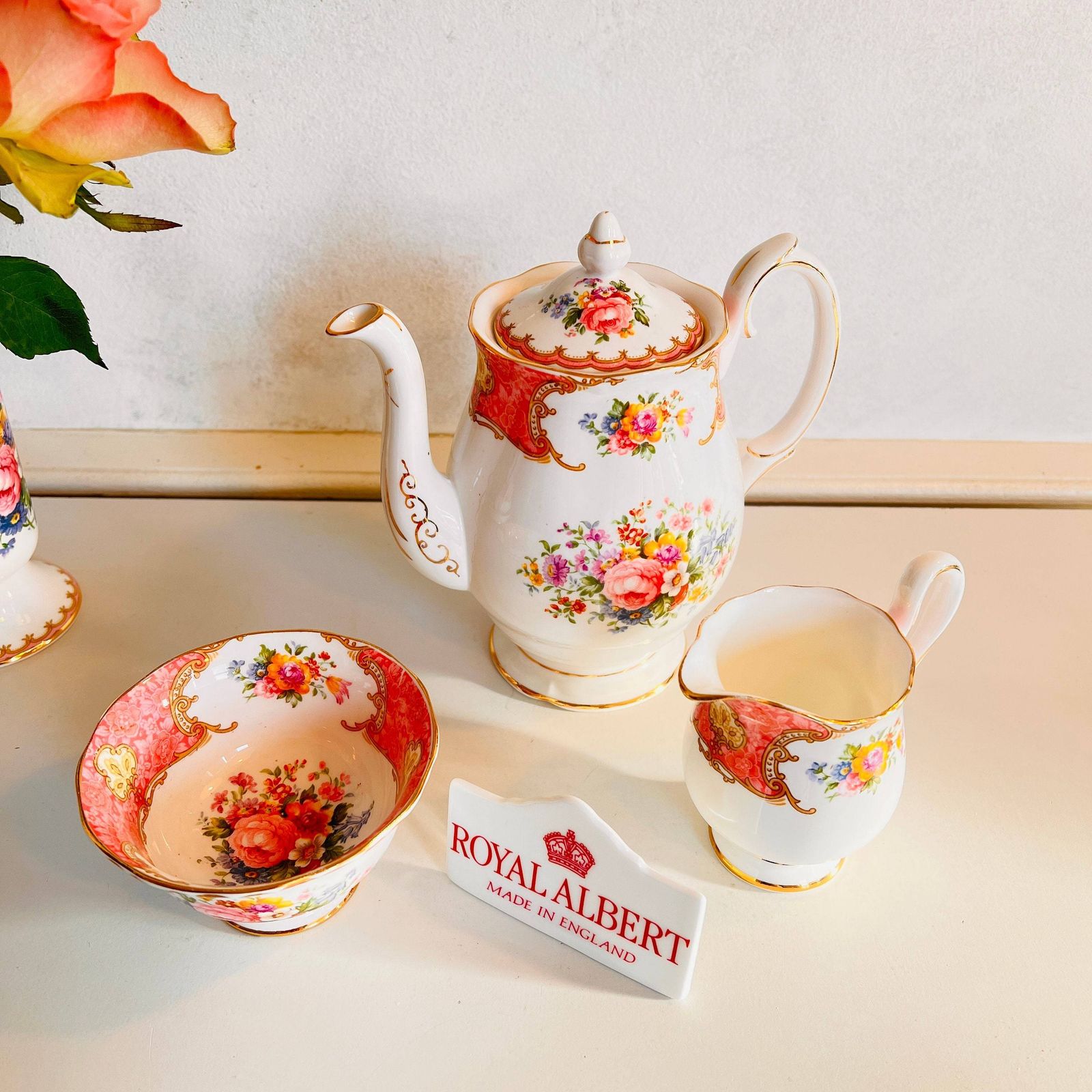 Zeldzaam En Moeilijk Te Vinden: Royal Albert Lady Carlyle, Royal Albert Ltd 1944 photo furniture