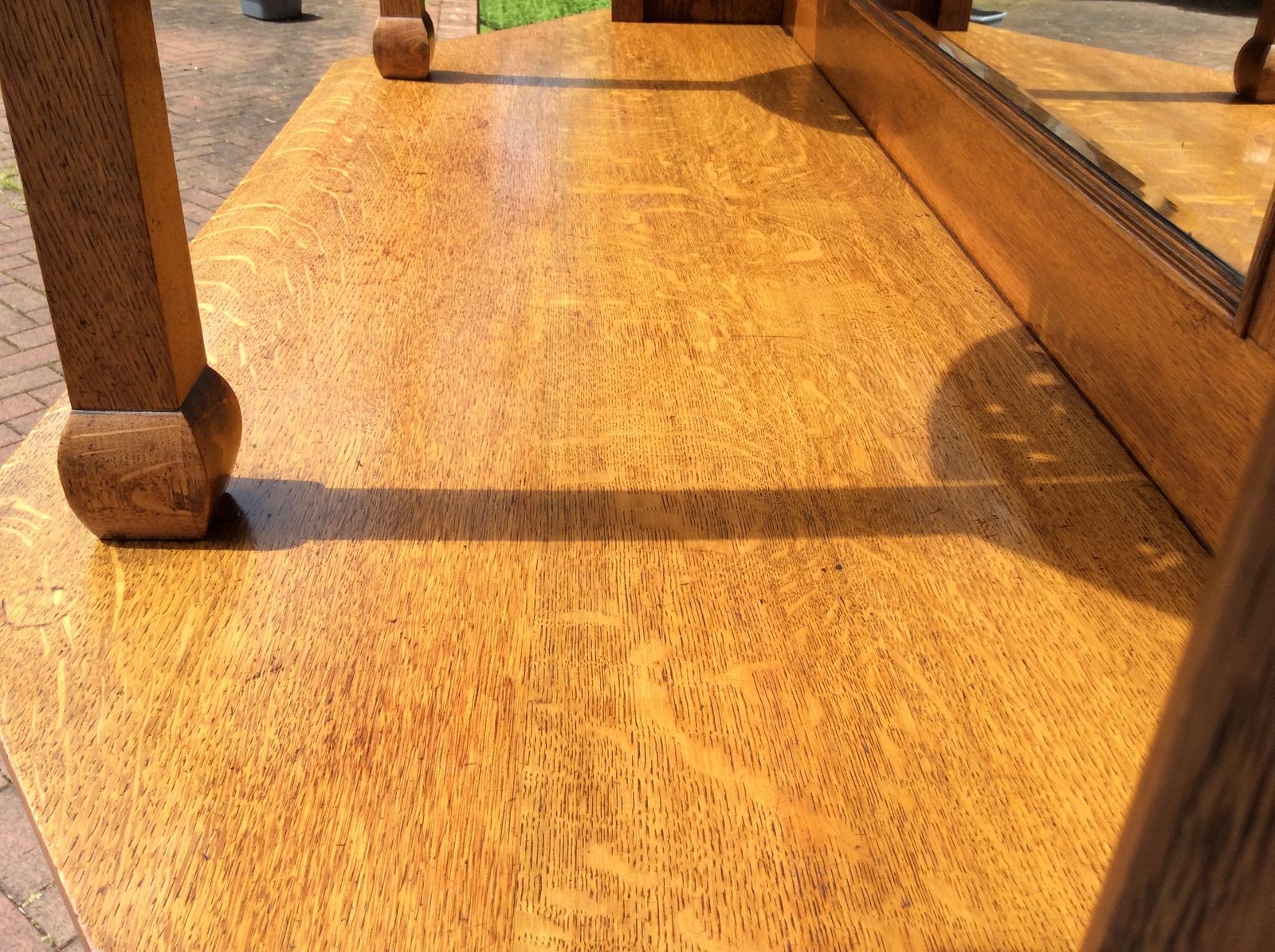 photo furniture Arts And Crafts Oak Sideboard, 1900's