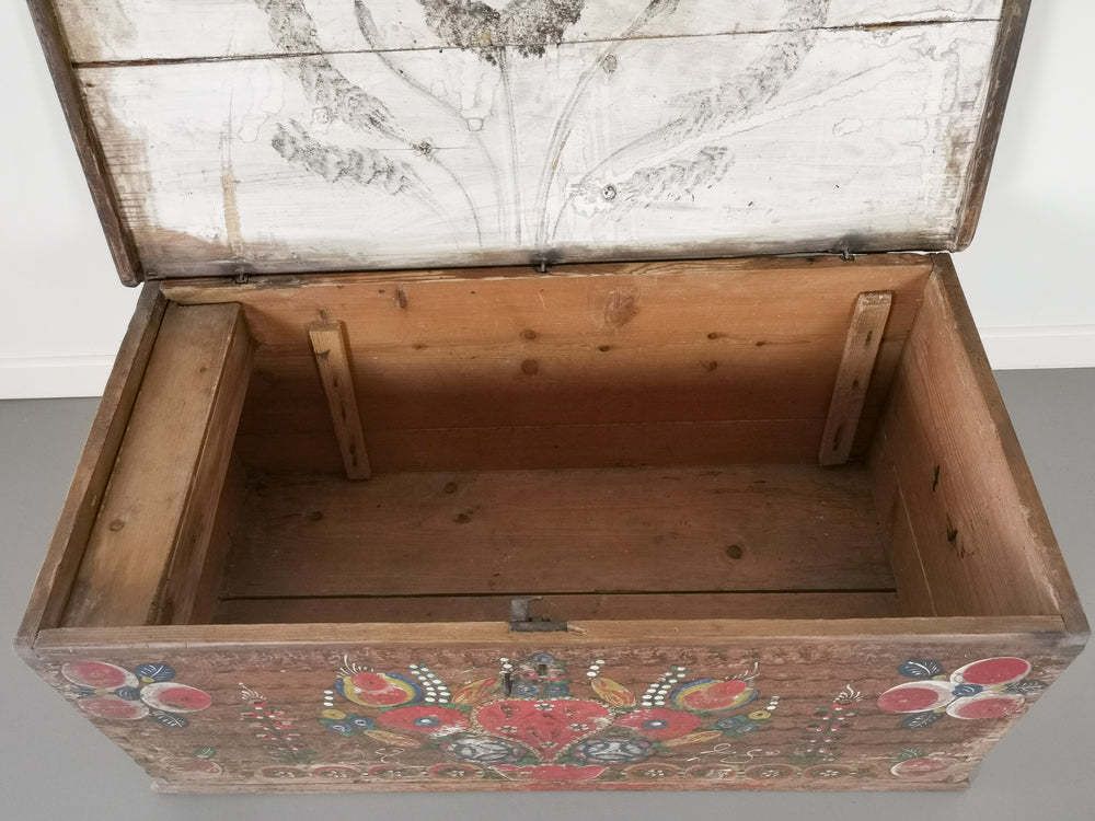 19th Century Romanian Folk Art Kist photo vintage