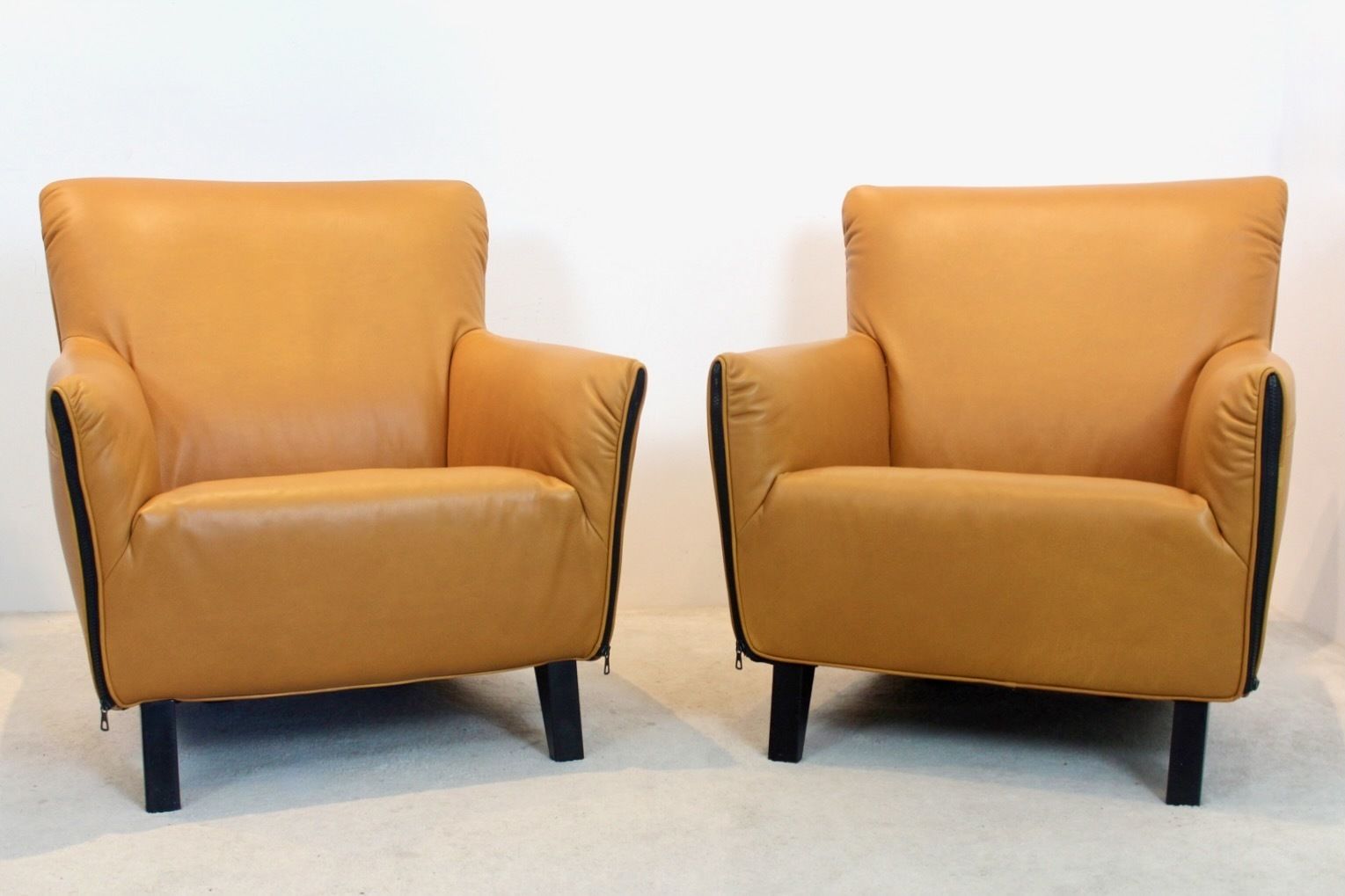 photo vinterior Artifort F330 Cordoba Lounge Chairs In Soft Ochre Leather By Gerard Van Den Berg