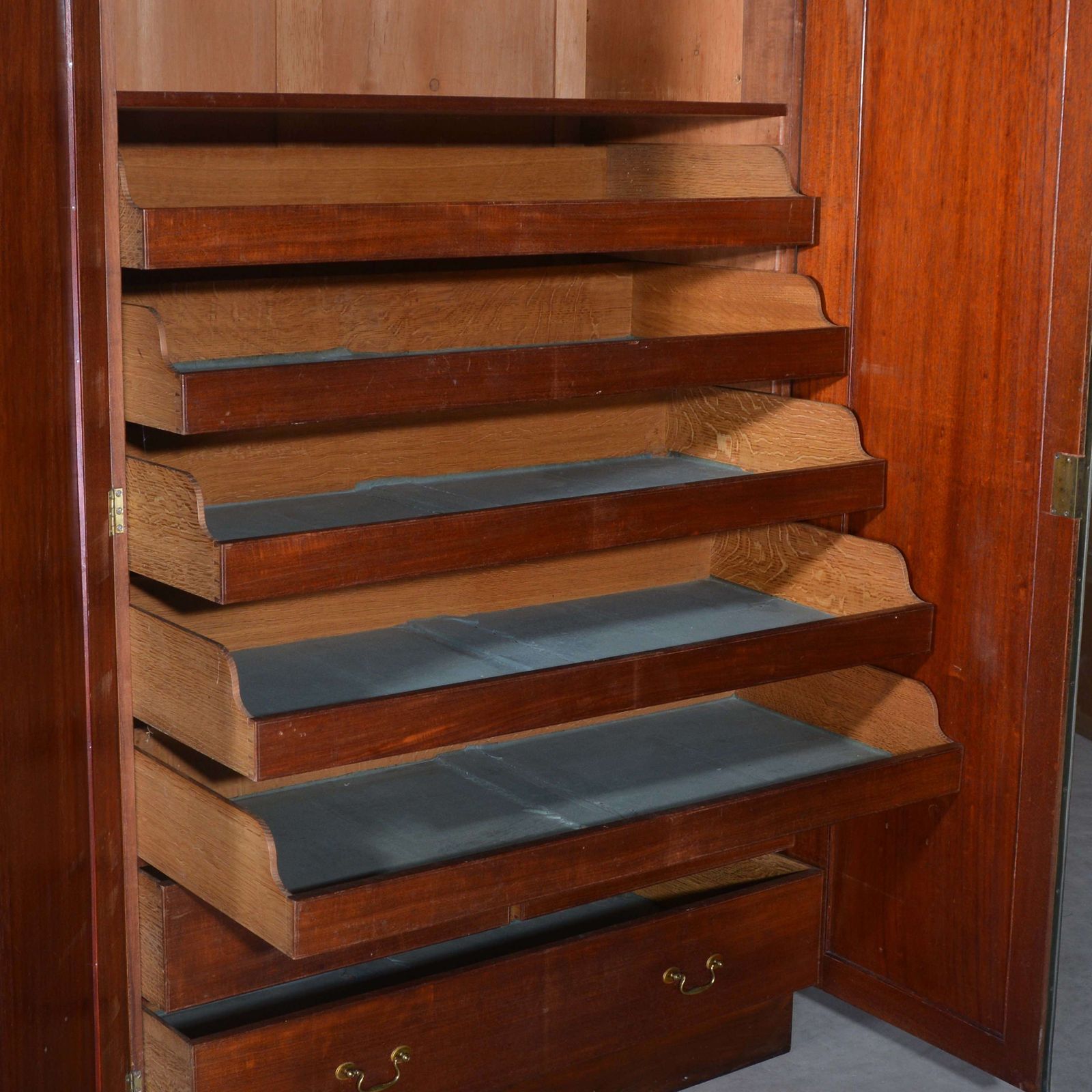 Scottish Mahogany Linen Press, 1800s photo vinterior