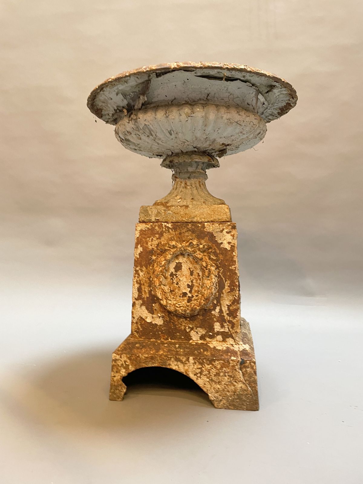 photo furniture Victorian Cast Iron Garden Urn