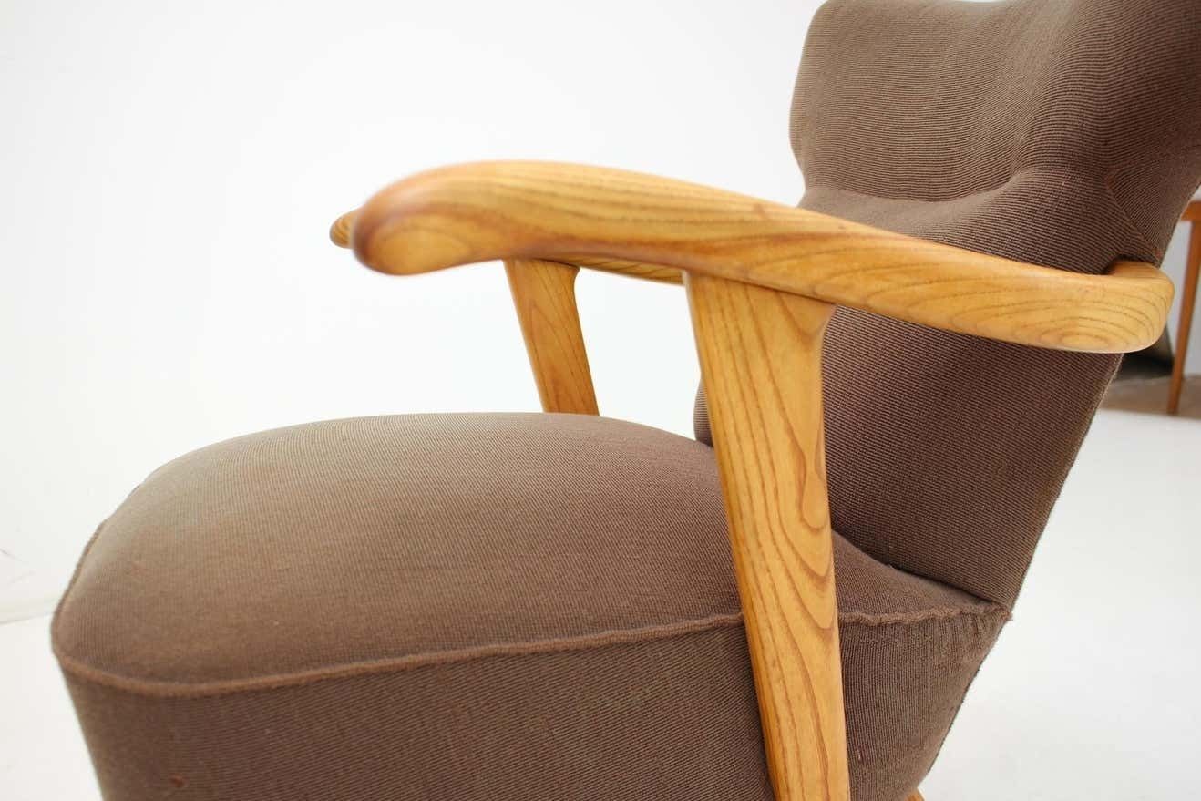 photo vintage 1940s Rare Pair Of Oak Armchairs By Krasna Jizba, Czechoslovakia