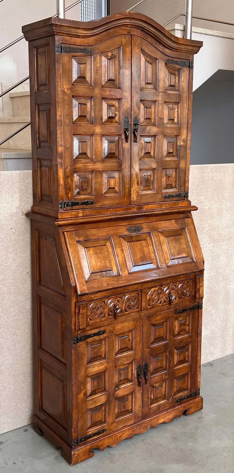 Bibliothèque-secrétaire espagnole en noyer, fin du XIXe siècle photo furniture