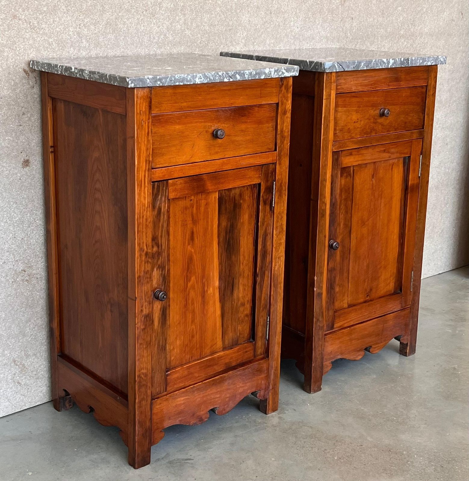 Paire de tables de chevet Biedermeier du XXe siècle, plateau en marbre, un tiroir et une porte photo 2846.0