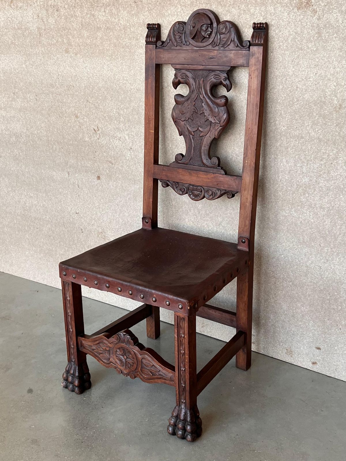 Ensemble de quatre chaises françaises en noyer sculpté, pieds tournés et griffes, XIXe siècle photo for sale