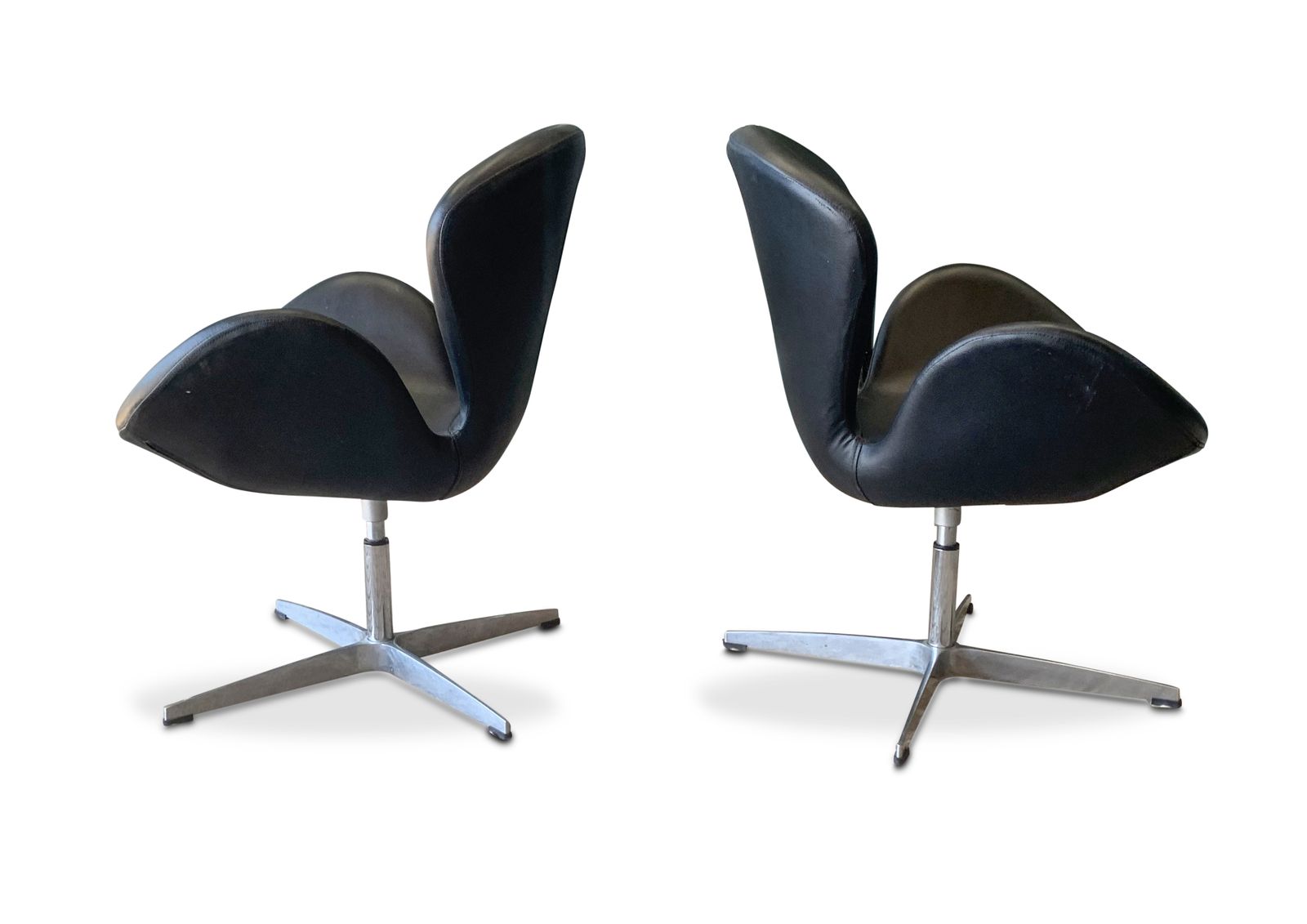 Arne Jacobsen Swan Chair (No Labels) On A Four Star Metal Base. Designed By Arne Jacobsen In 1958 Ol photo furniture