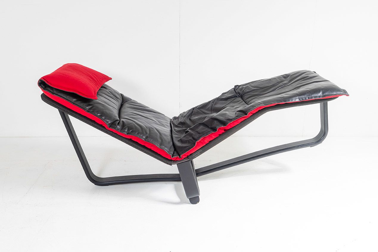 photo furniture Mid Century 1970s Ingmar Relling Black Leather Reclining Chaise Lounger