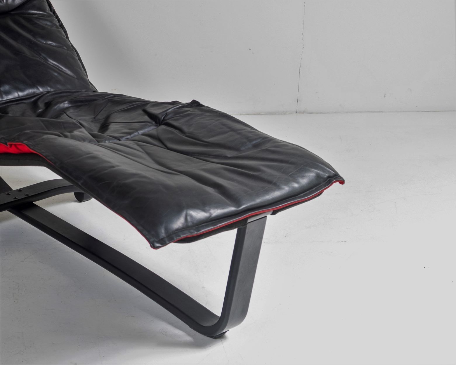 photo buy Mid Century 1970s Ingmar Relling Black Leather Reclining Chaise Lounger