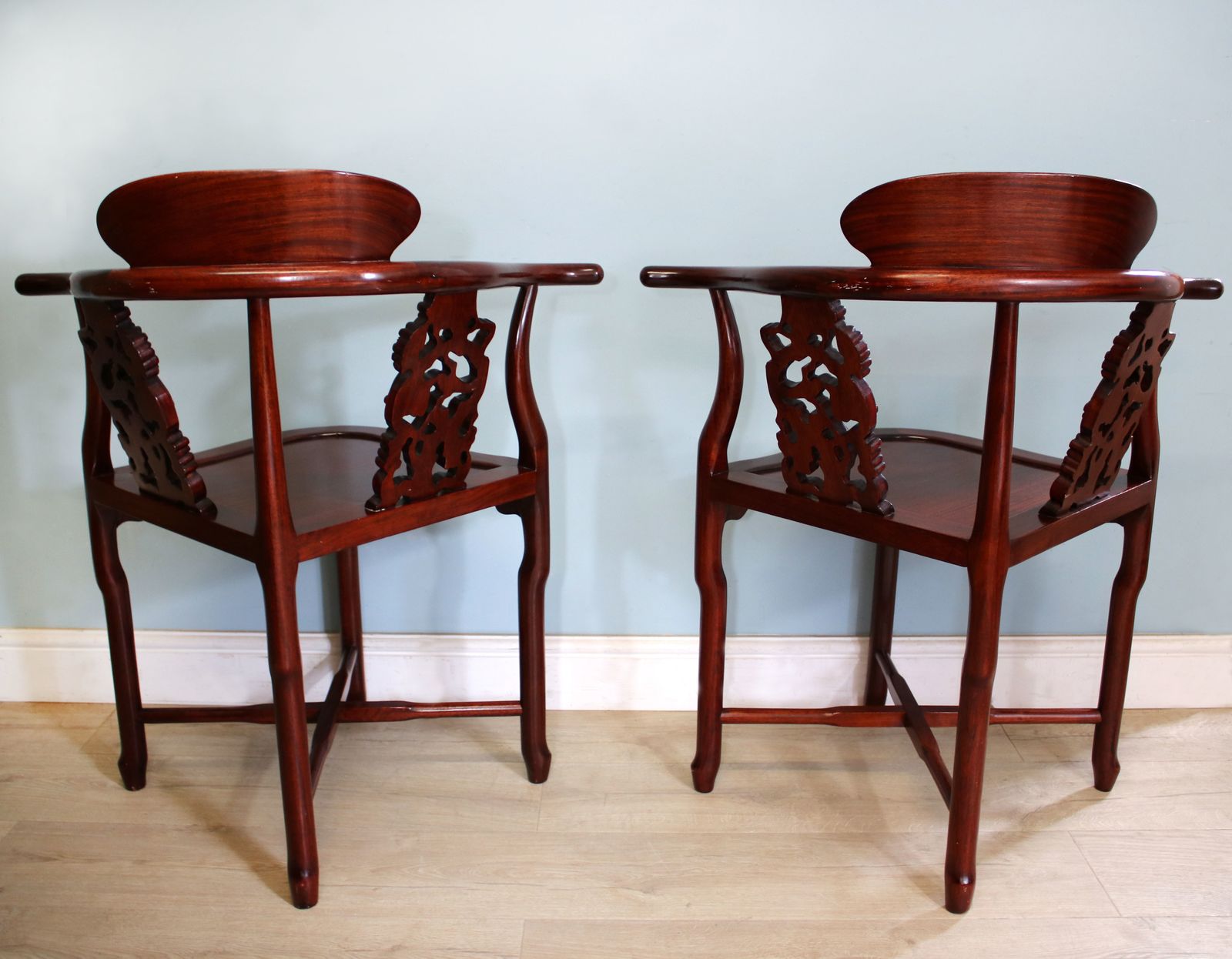 photo vinterior A Pair Of 20th Century Chinese Solid Hardwood Corner Chairs.