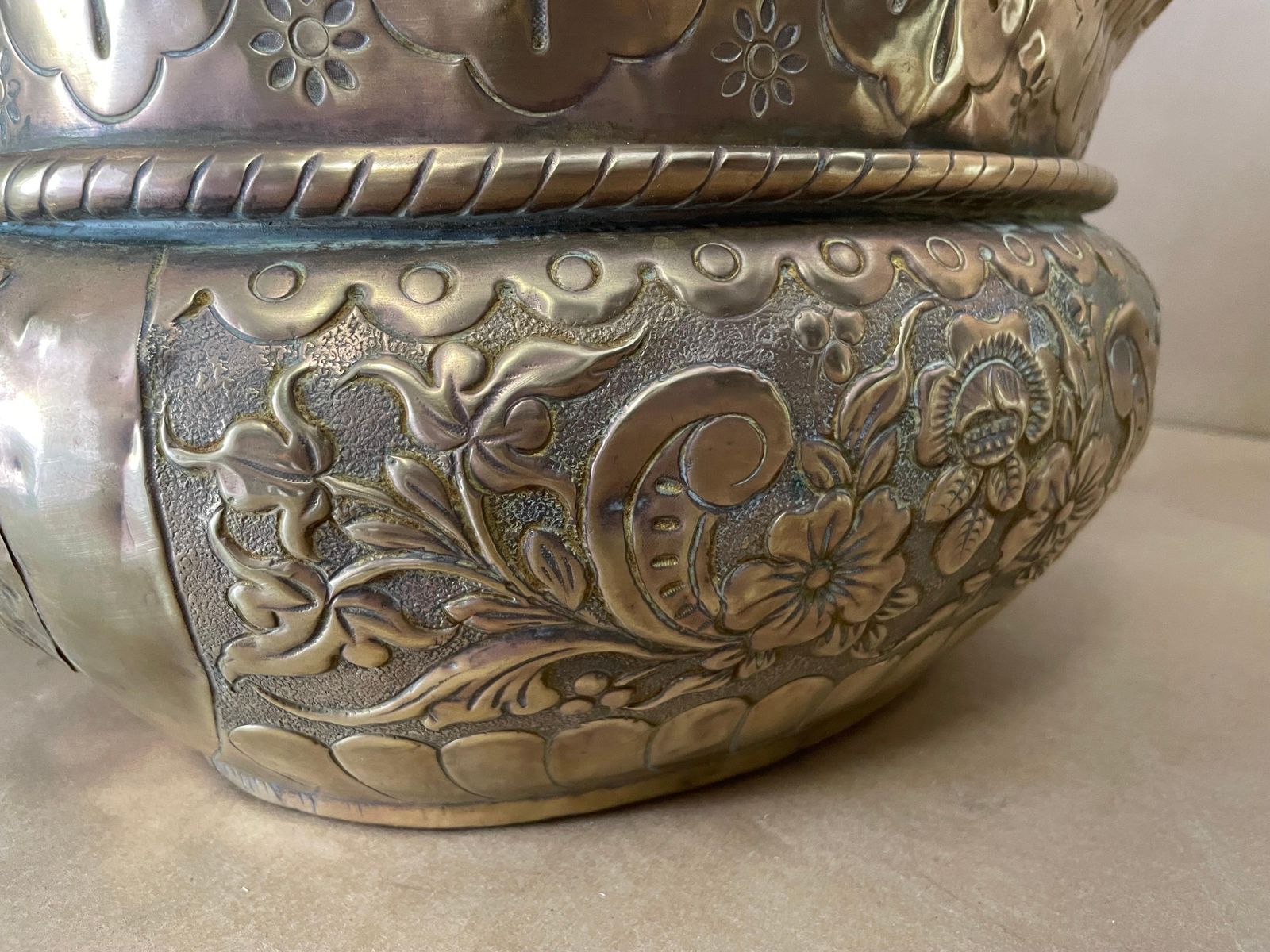 French 19th Century Baroque Brass Lion Head Jardinière, Polished, Gold Color photo vinterior